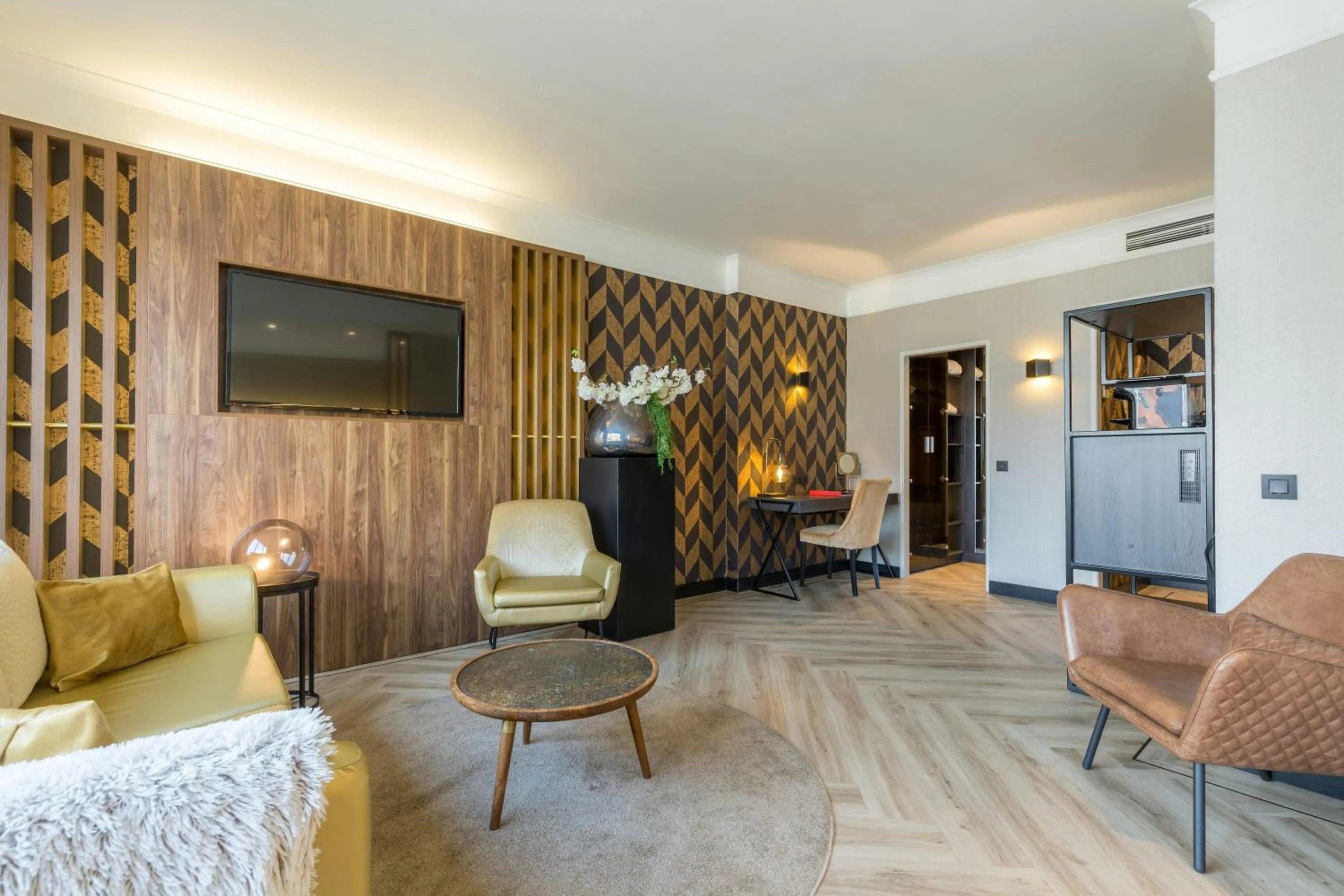 Photo of the whole room in Leonardo Hotel Antwerp The Plaza