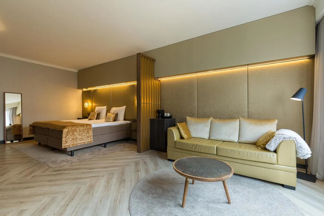 Photo of the whole room, Bed in Leonardo Hotel Antwerp The Plaza