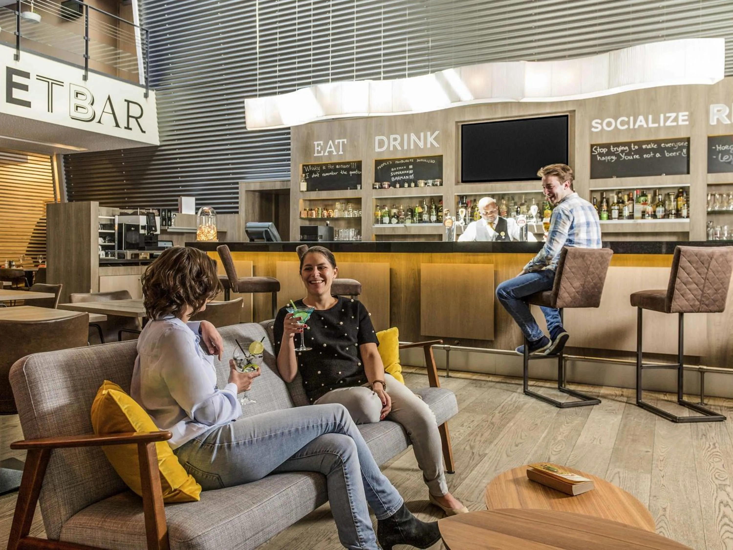 Lounge or bar in Novotel Mechelen Centrum