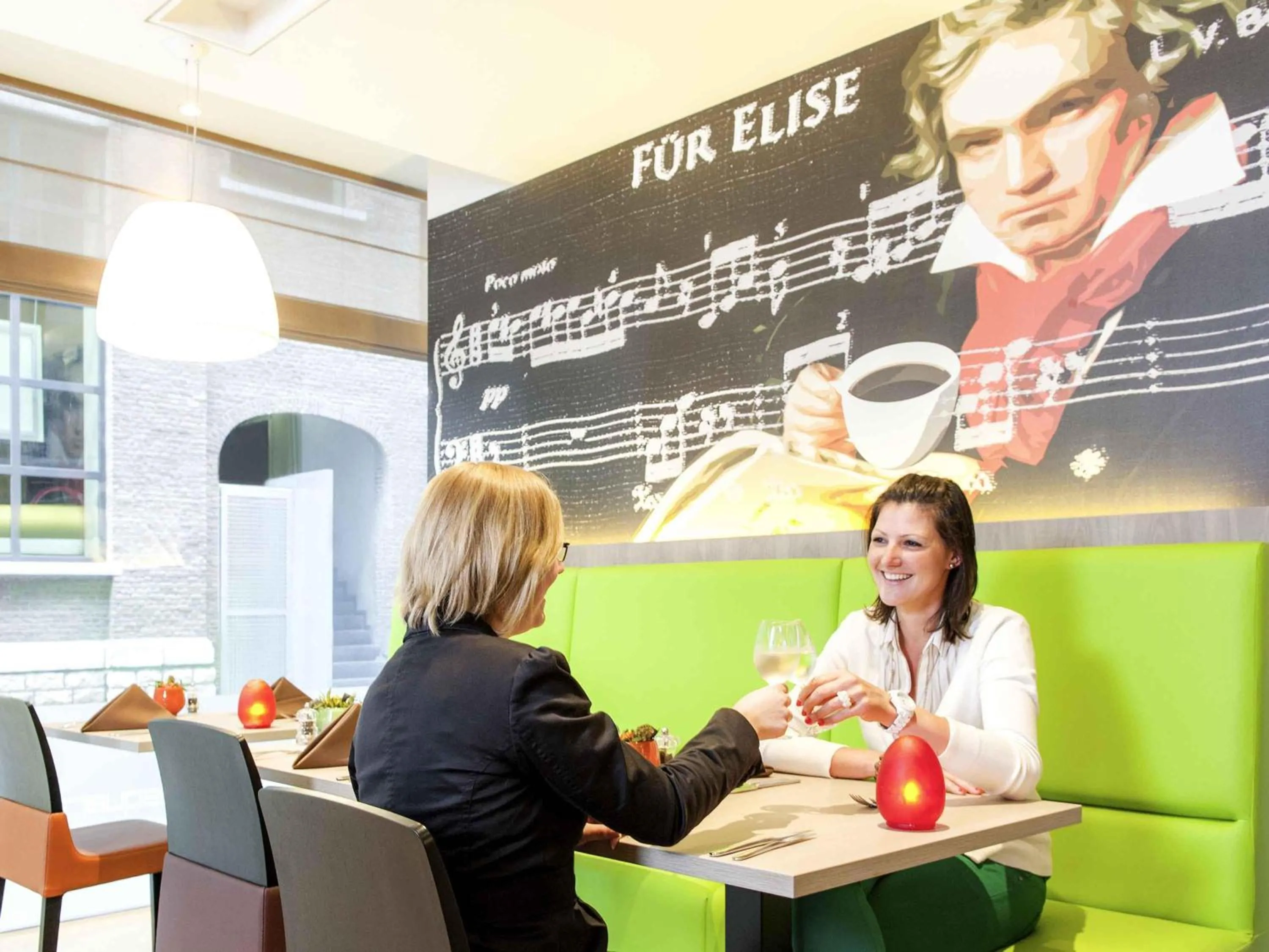 Restaurant/places to eat in Novotel Mechelen Centrum