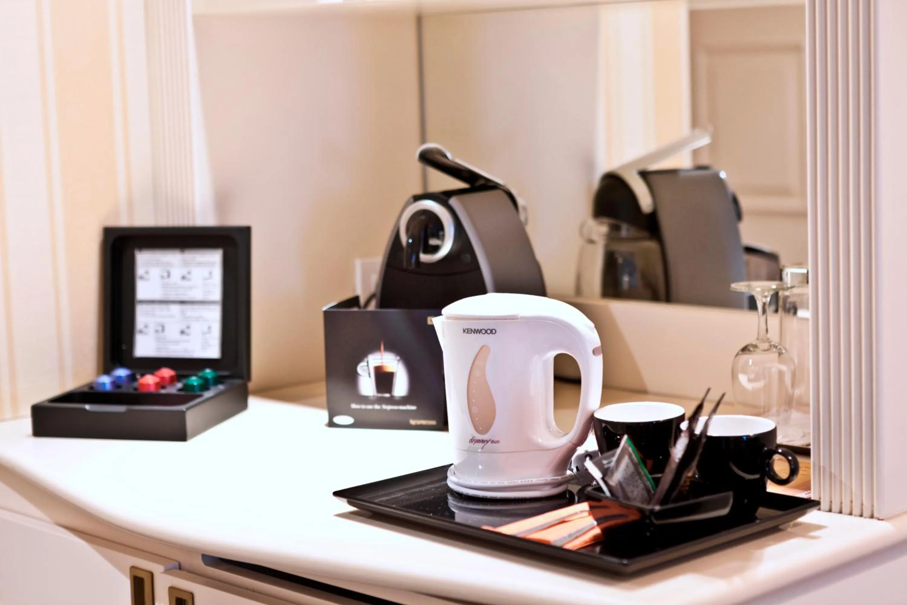 Coffee/tea facilities in Hotel Le Châtelain