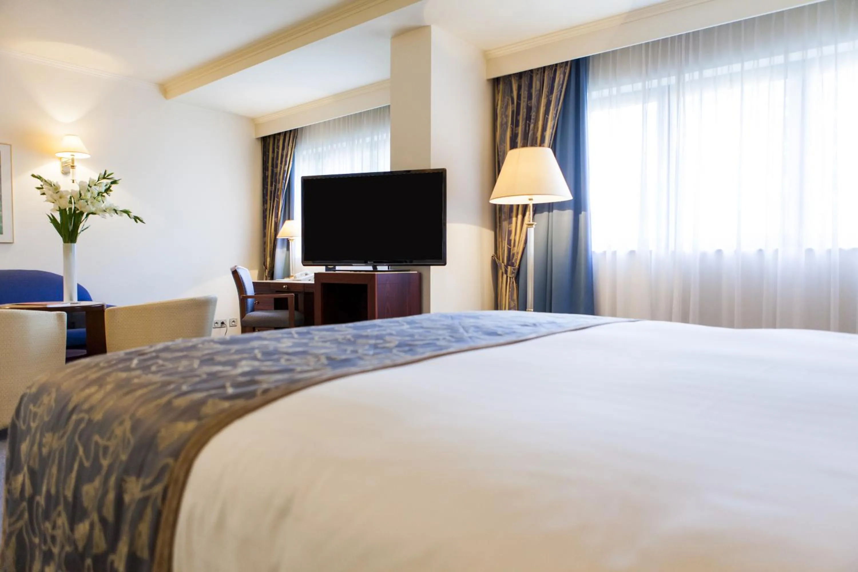 Bed in Hotel Le Châtelain