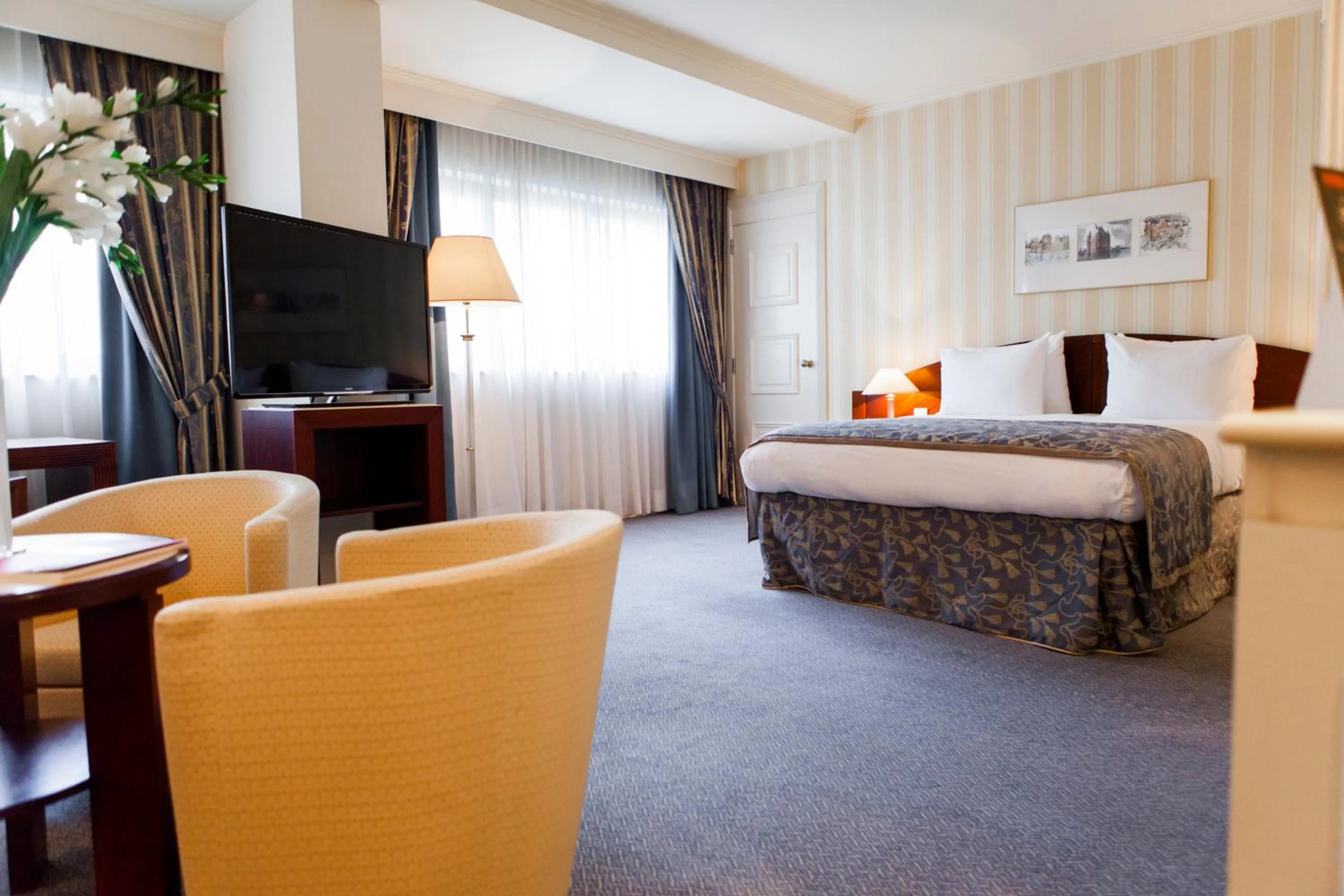 Bed in Hotel Le Châtelain