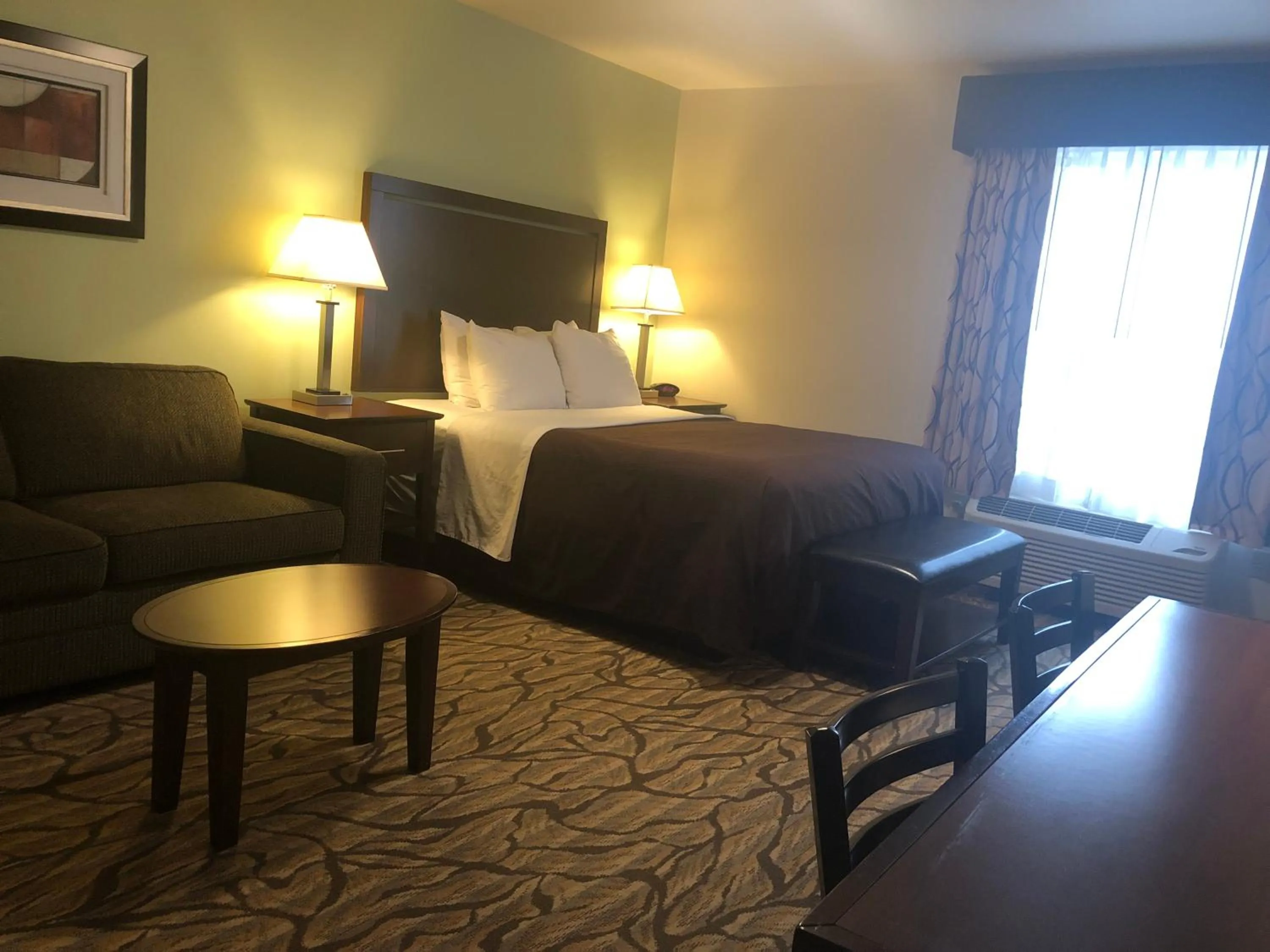 Bed in Aspen Suites Hotel Sitka