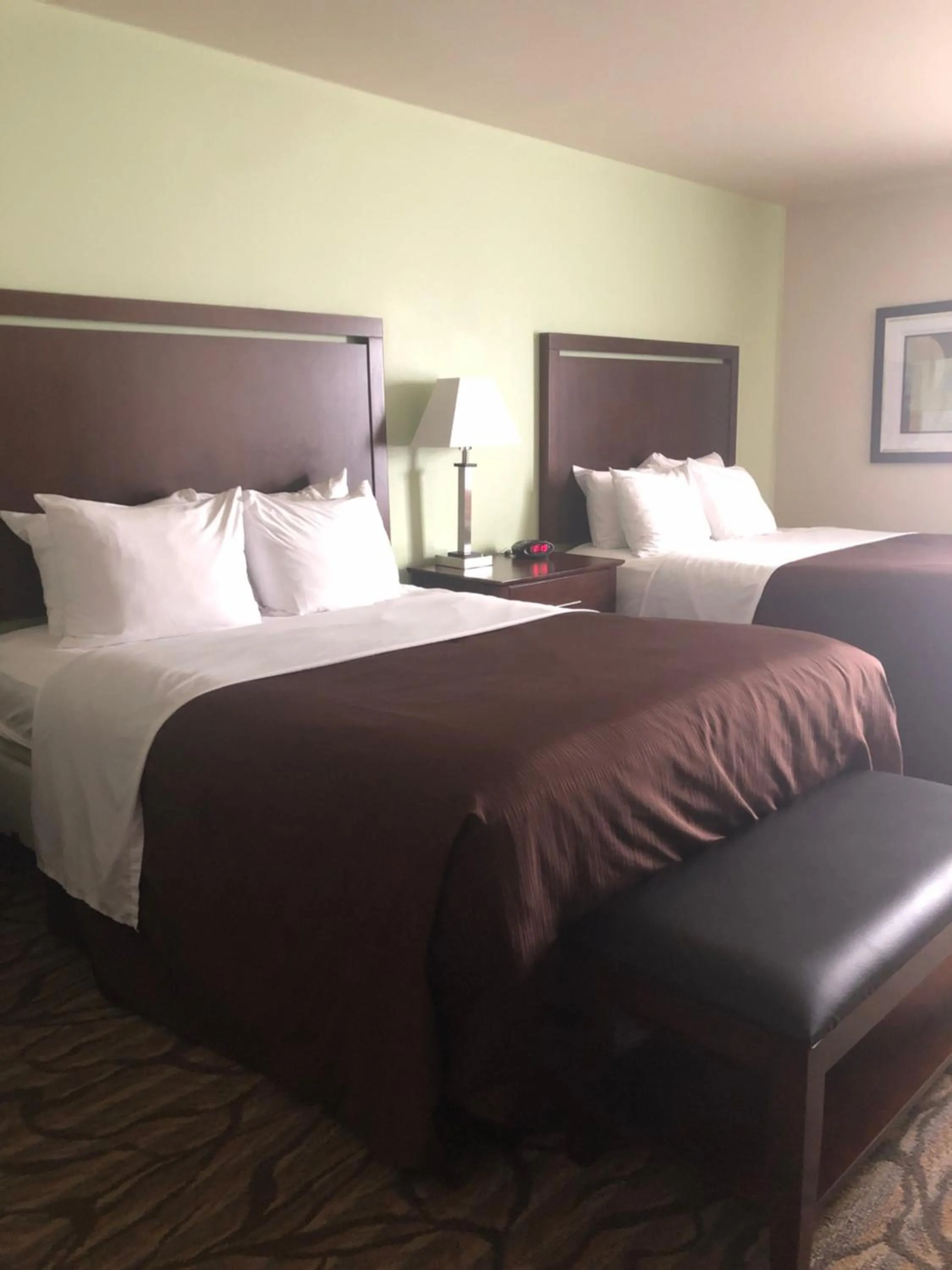 Bed in Aspen Suites Hotel Sitka