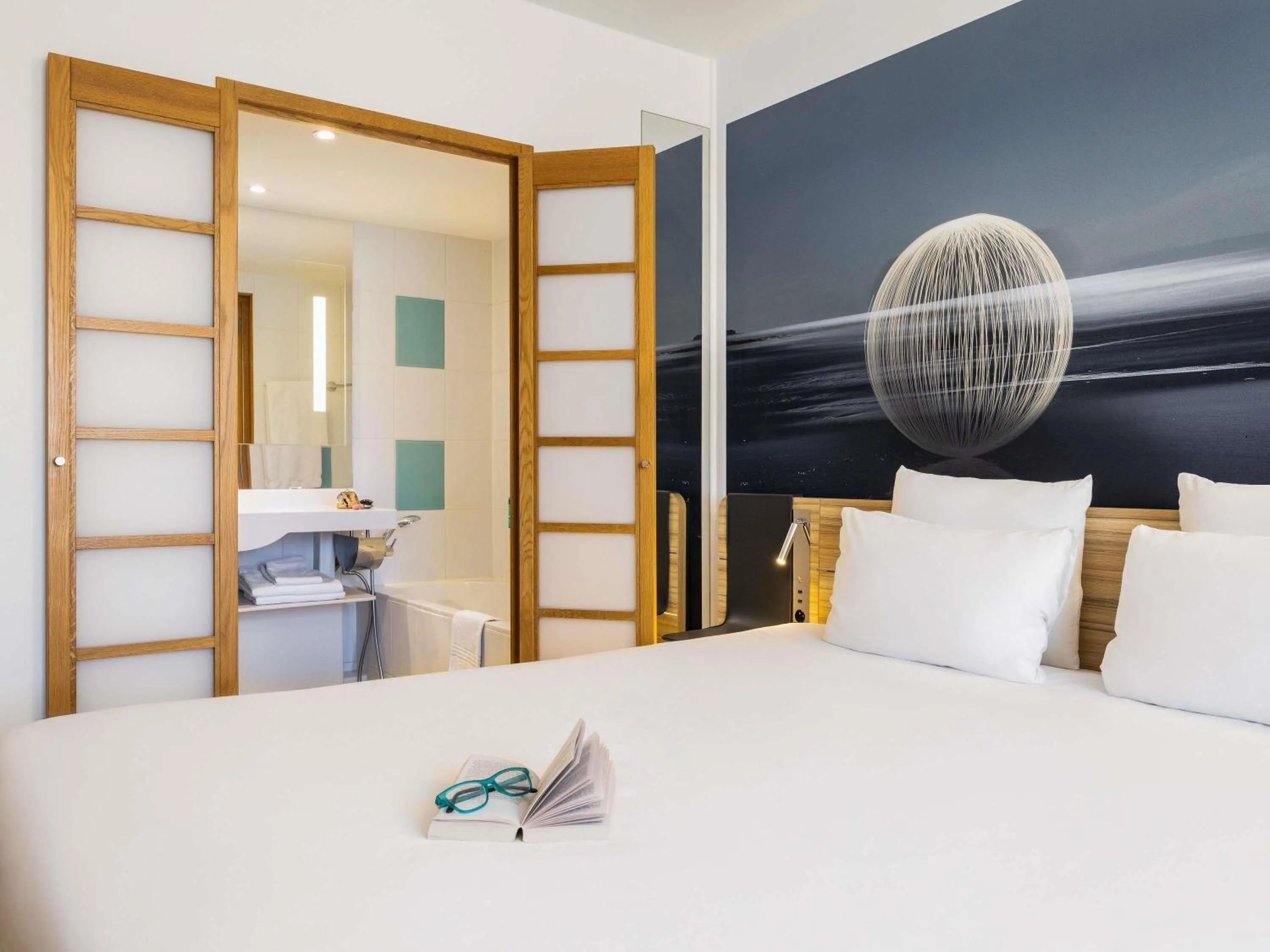 Bedroom, Bed in Hotel Novotel Brussels Off Grand Place