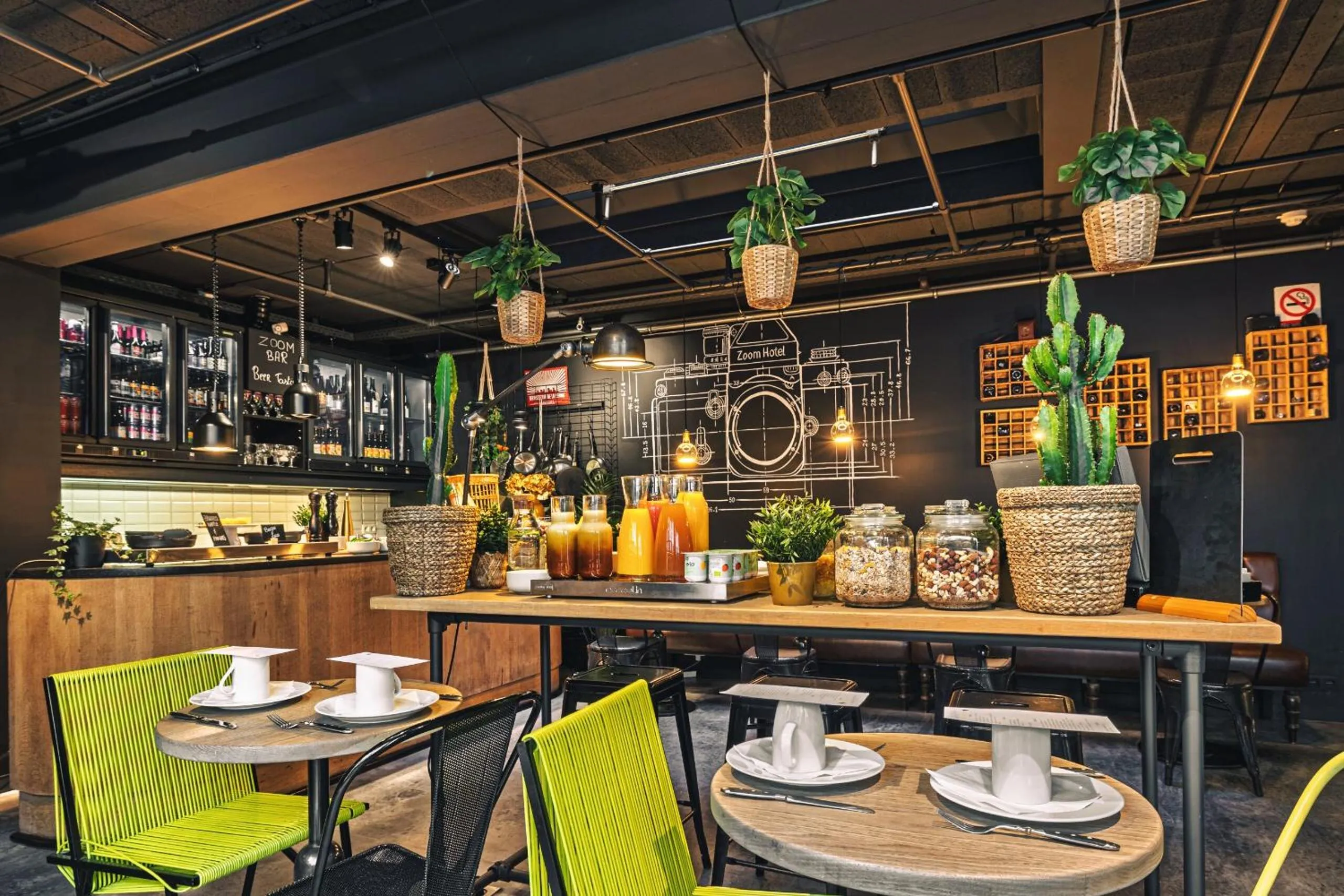 Buffet breakfast in Zoom Hotel