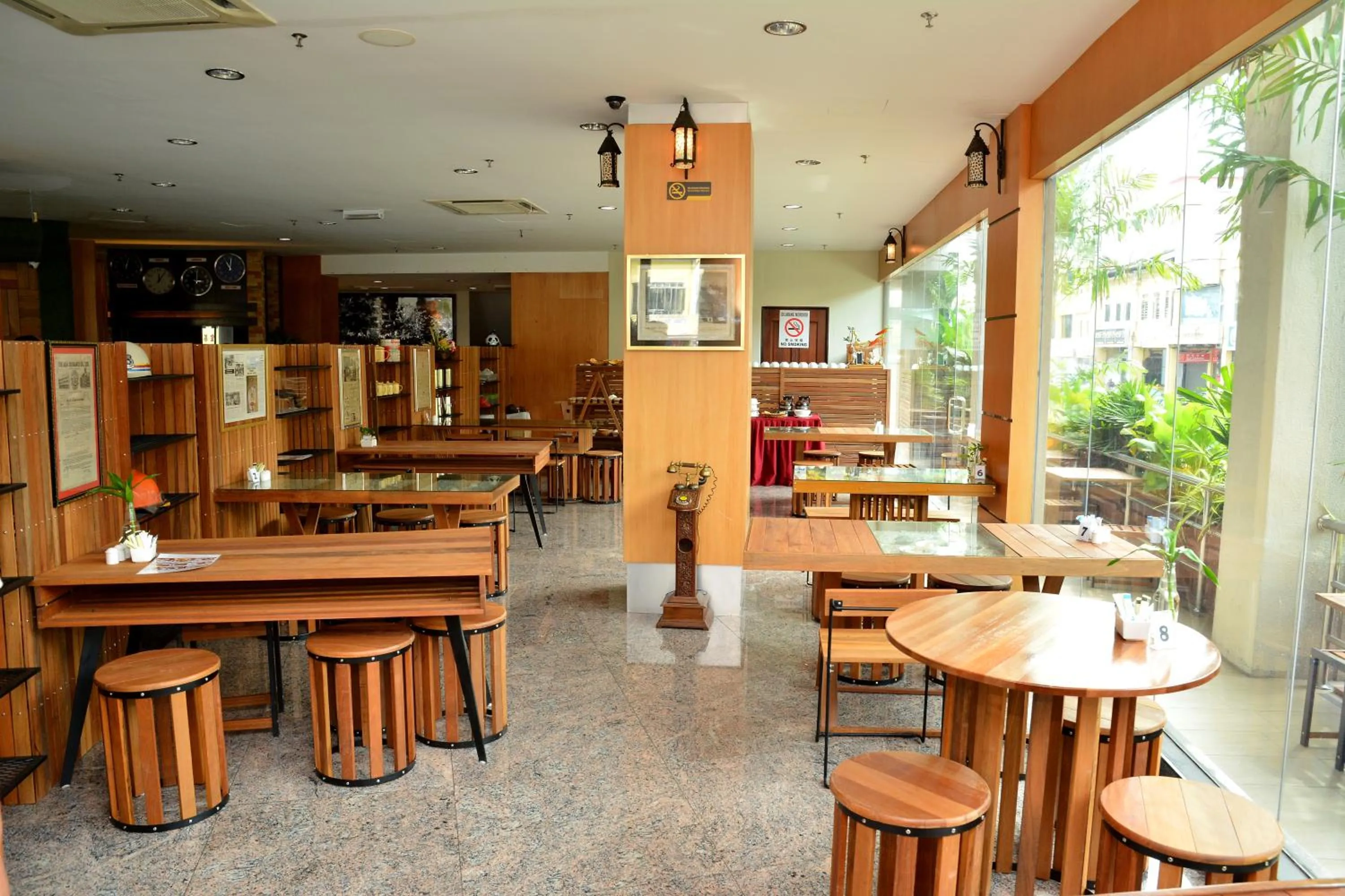 Restaurant/places to eat in Muarar 99 Hotel