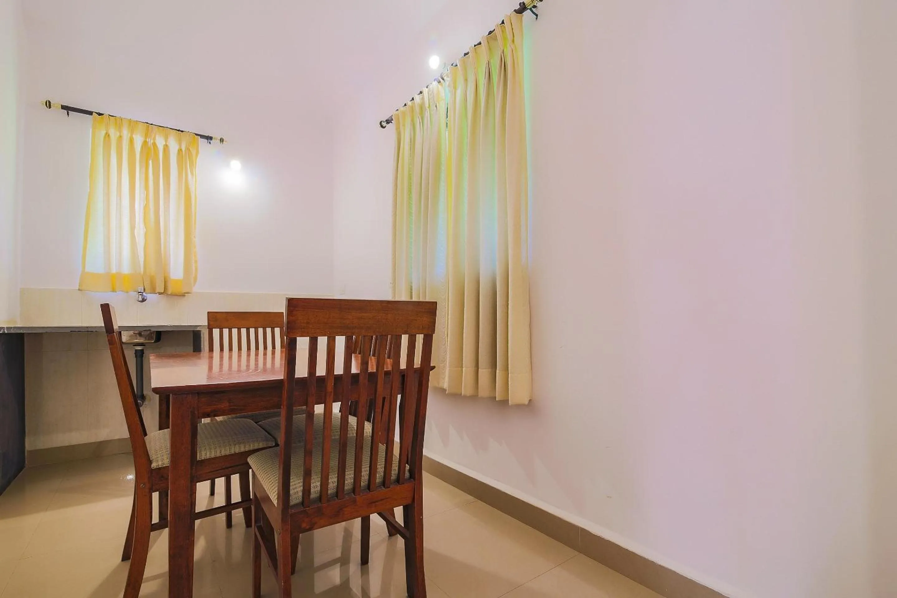 Lobby or reception in Super Hotel O The Goan Courtyard