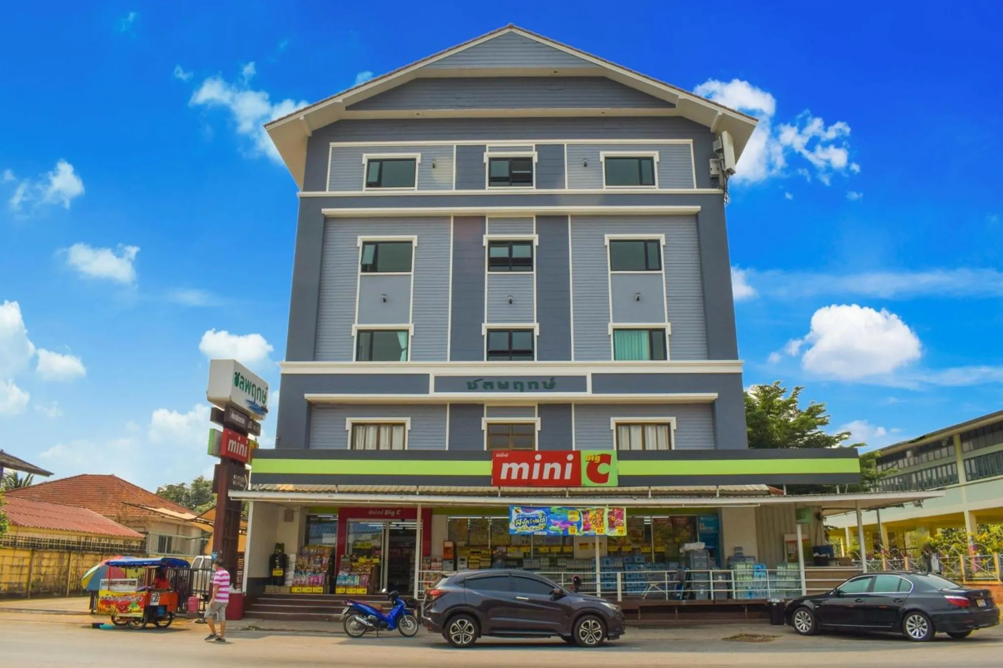 Property building in Chonlapruk Lakeside Hotel