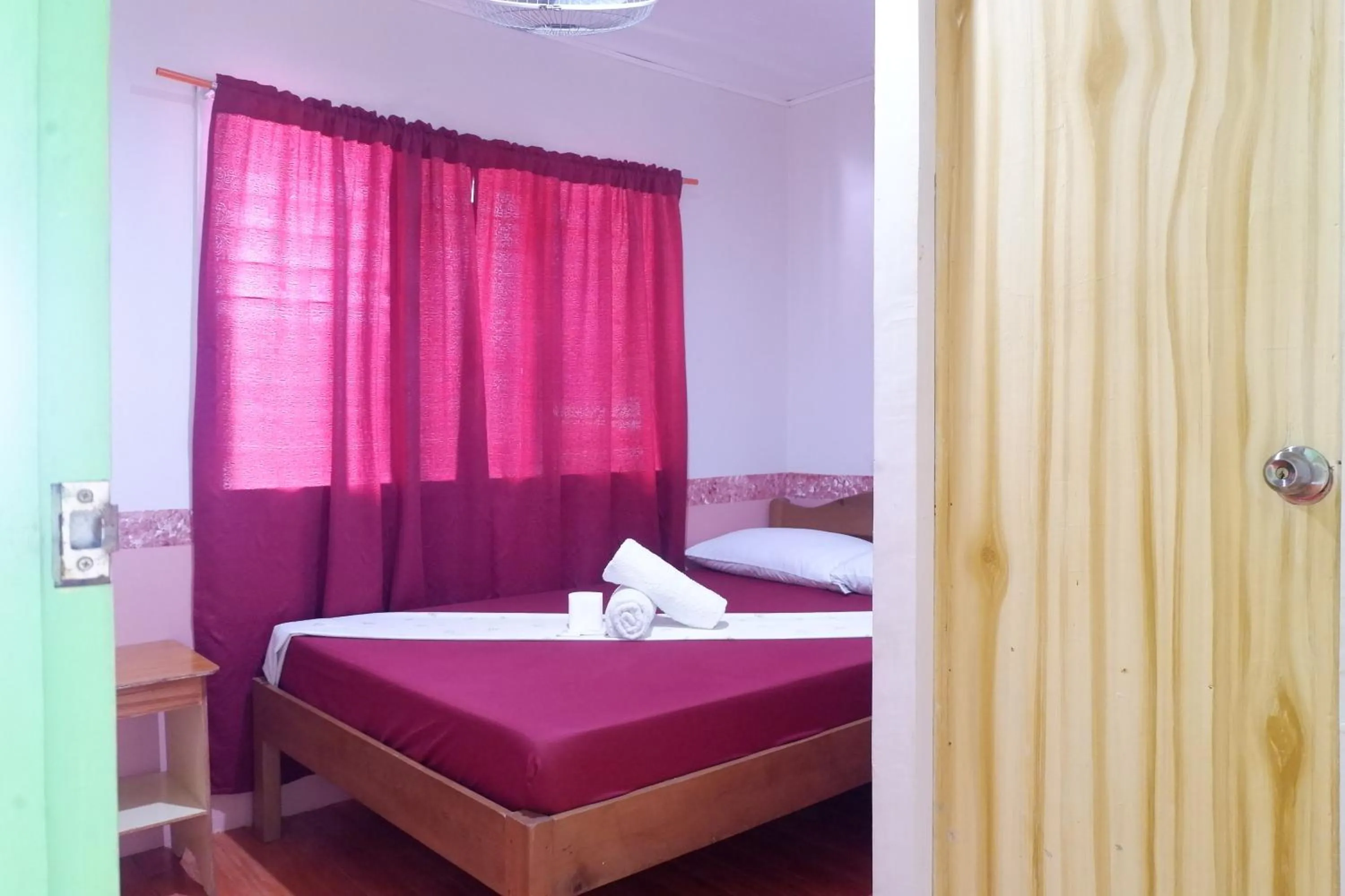 Bedroom, Bed in Mountain Side Inn