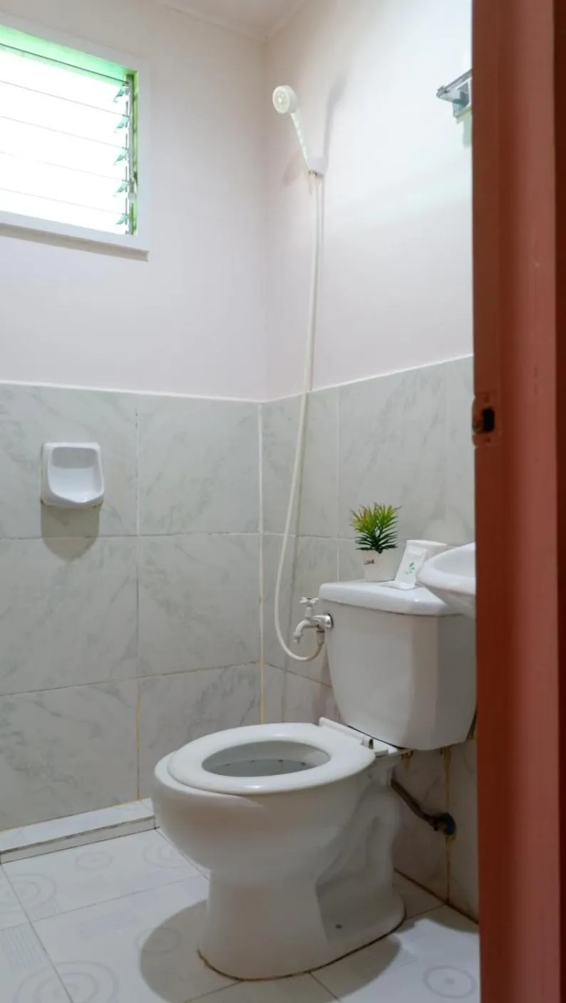 Bathroom in Mountain Side Inn