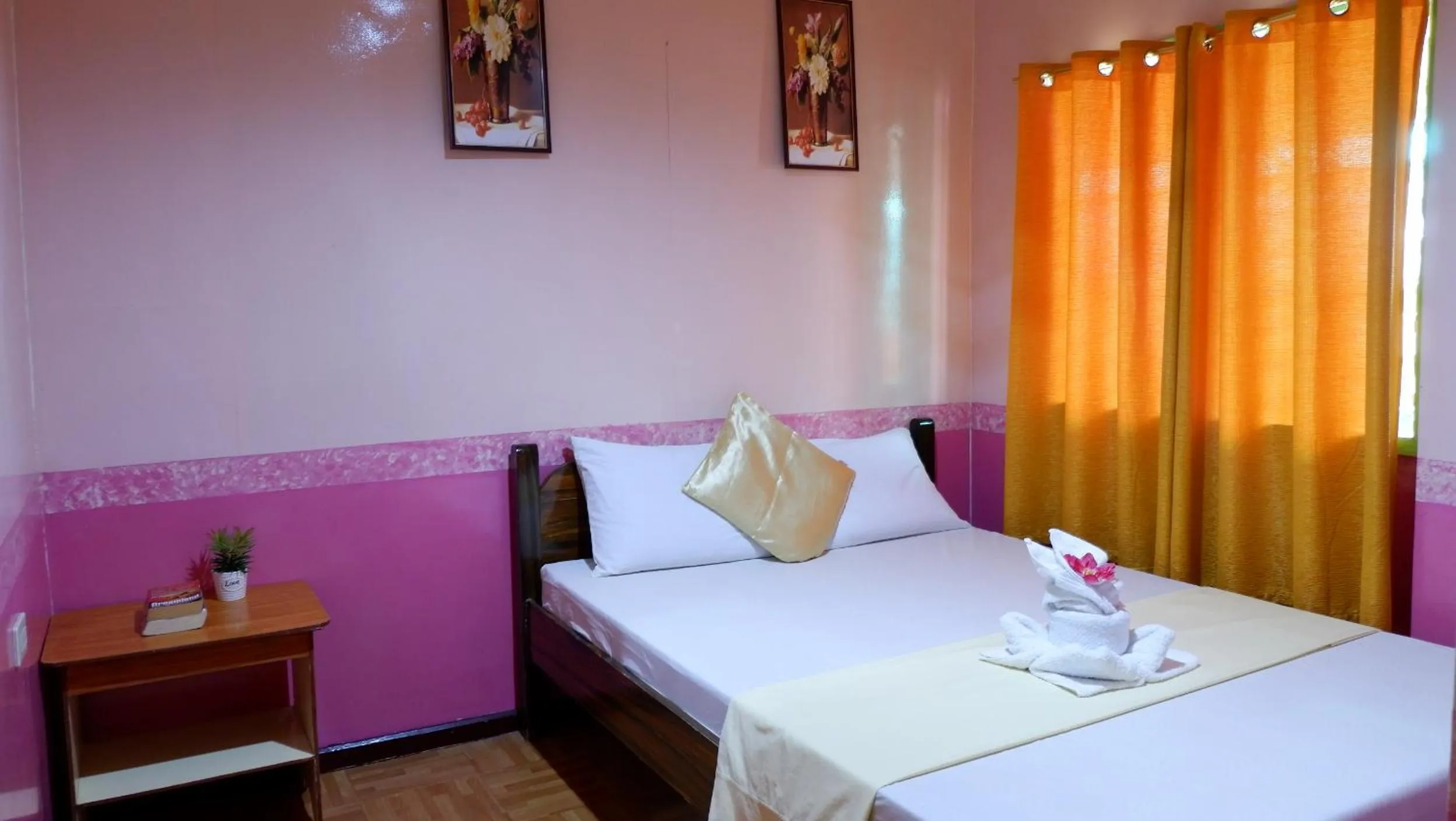 Bed in Mountain Side Inn