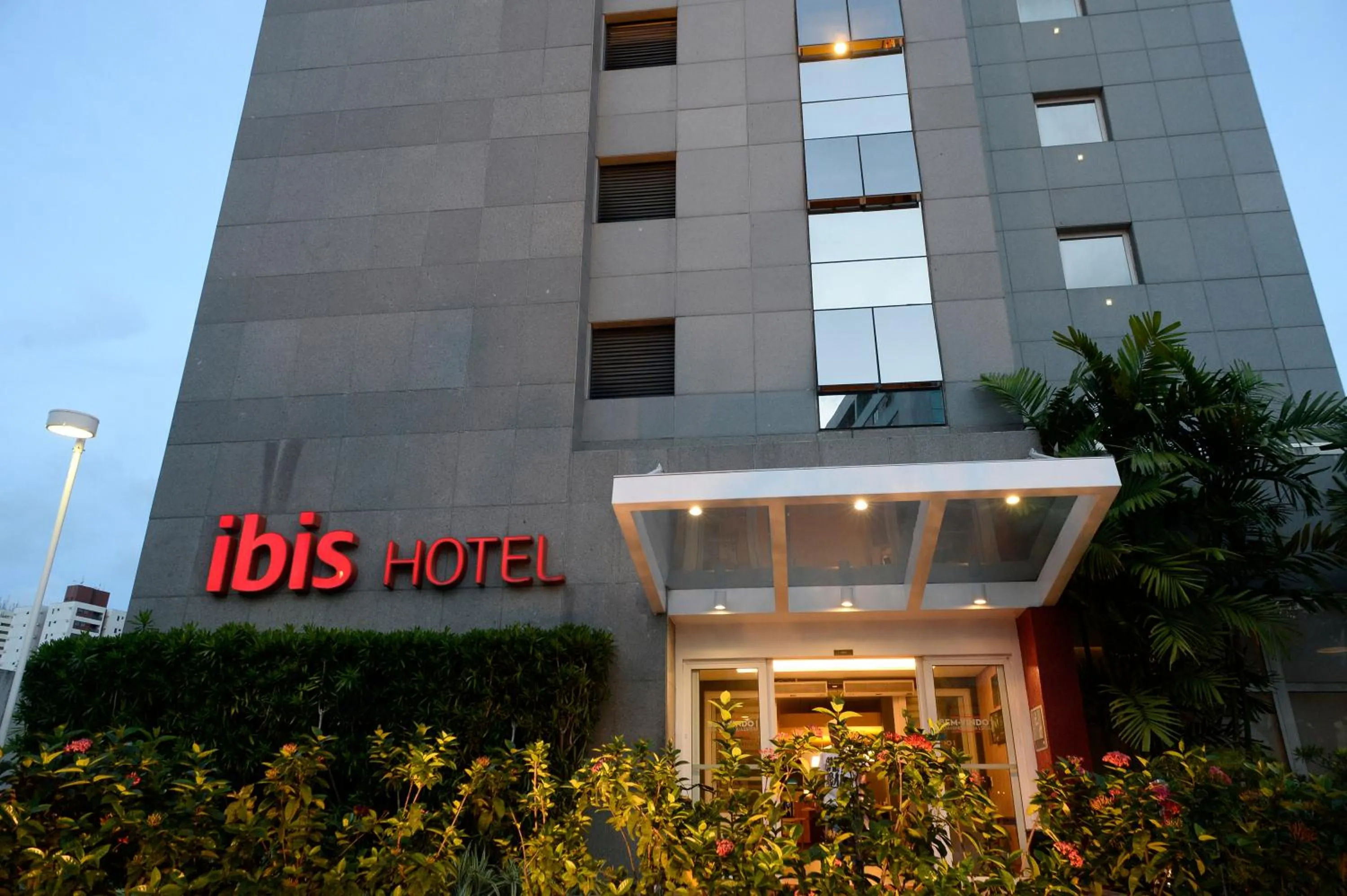 Facade/entrance in ibis Recife Boa Viagem