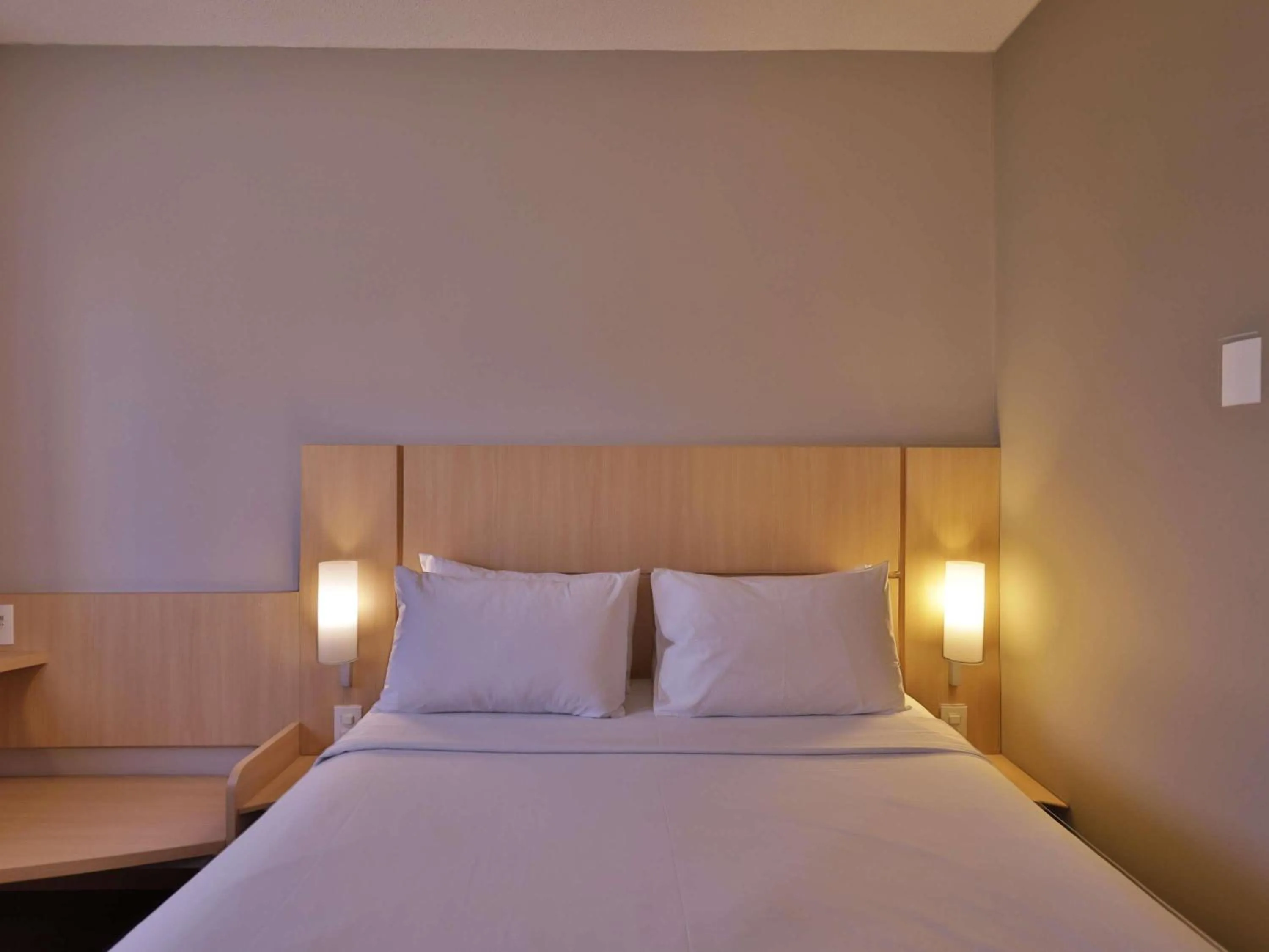 Bedroom, Bed in ibis Recife Boa Viagem