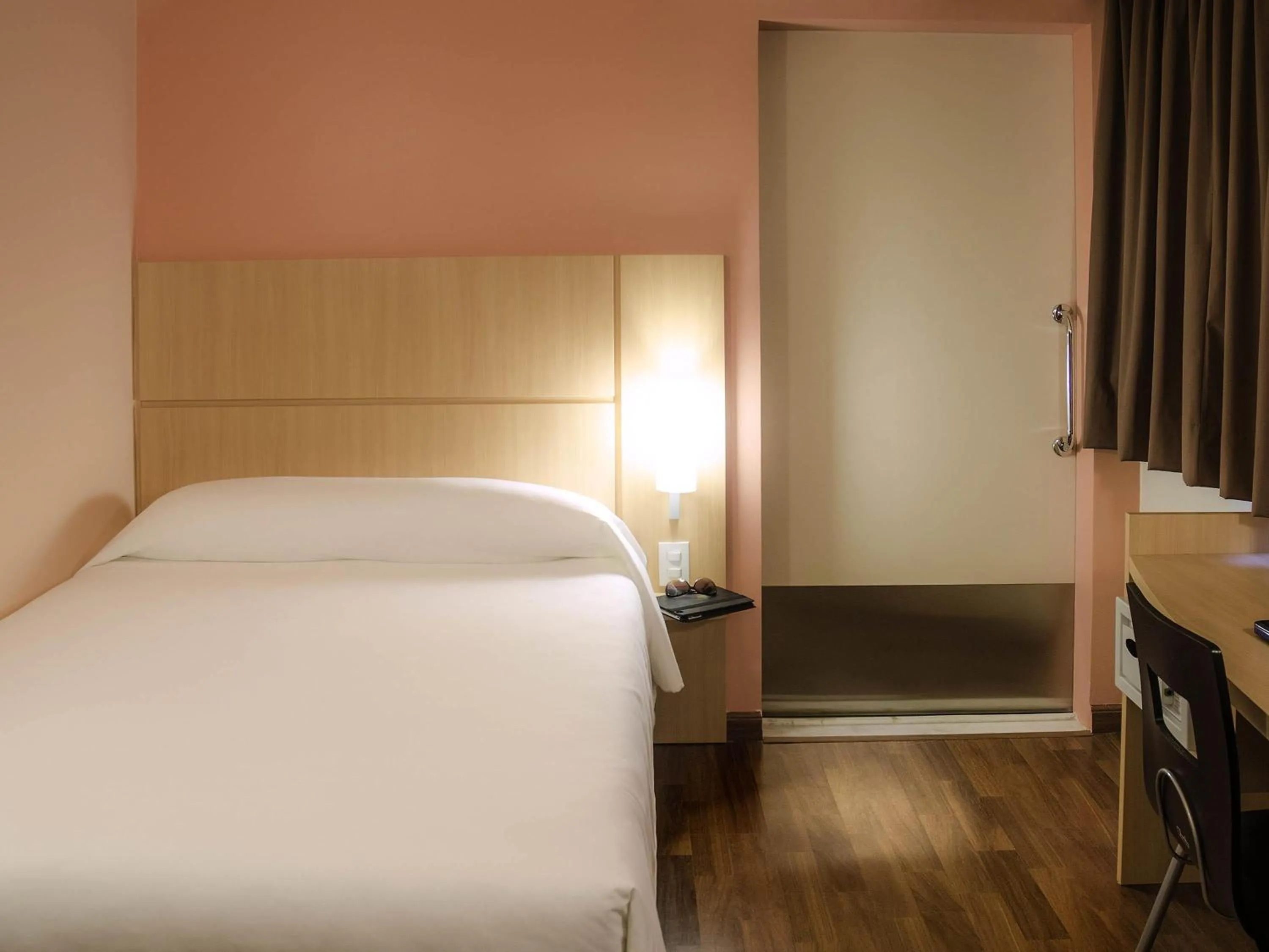 Bedroom, Bed in ibis Recife Boa Viagem