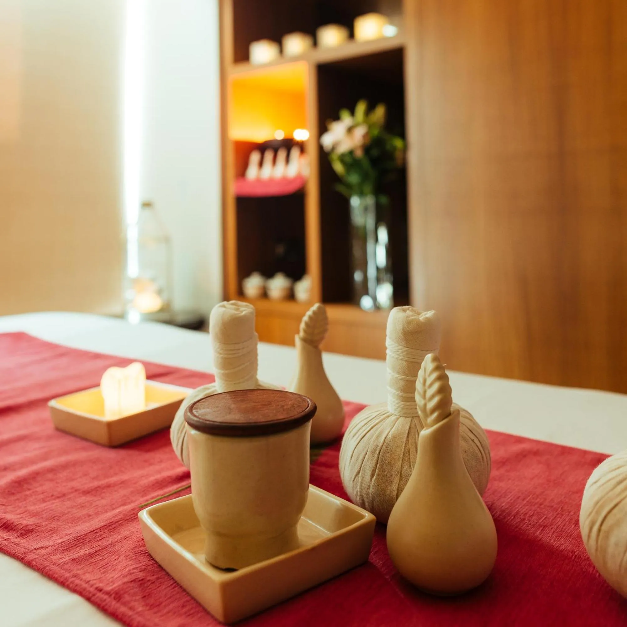 Spa and wellness centre/facilities, Bed in Novotel Lucknow Gomti Nagar