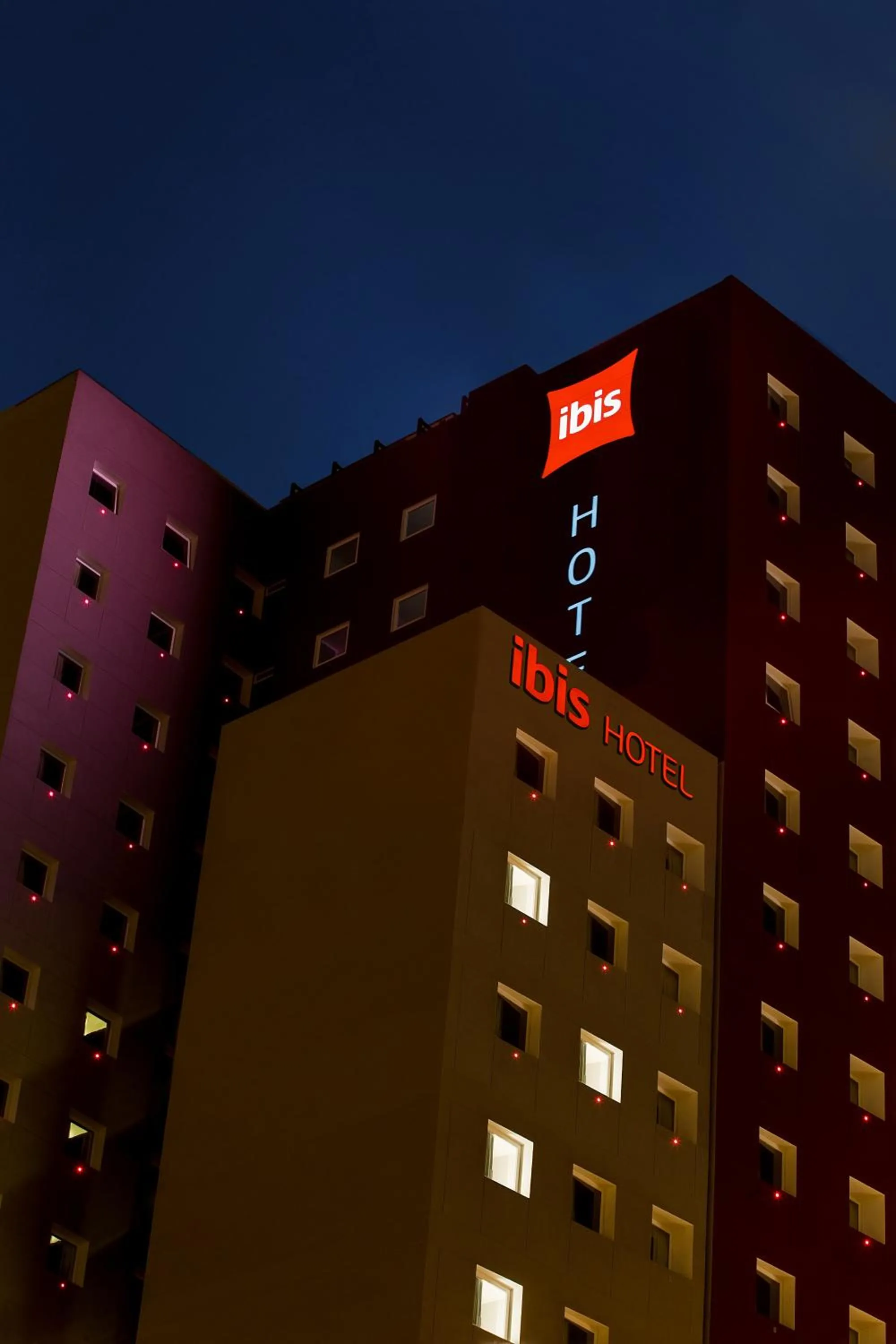 Facade/entrance in ibis Lima Reducto Miraflores