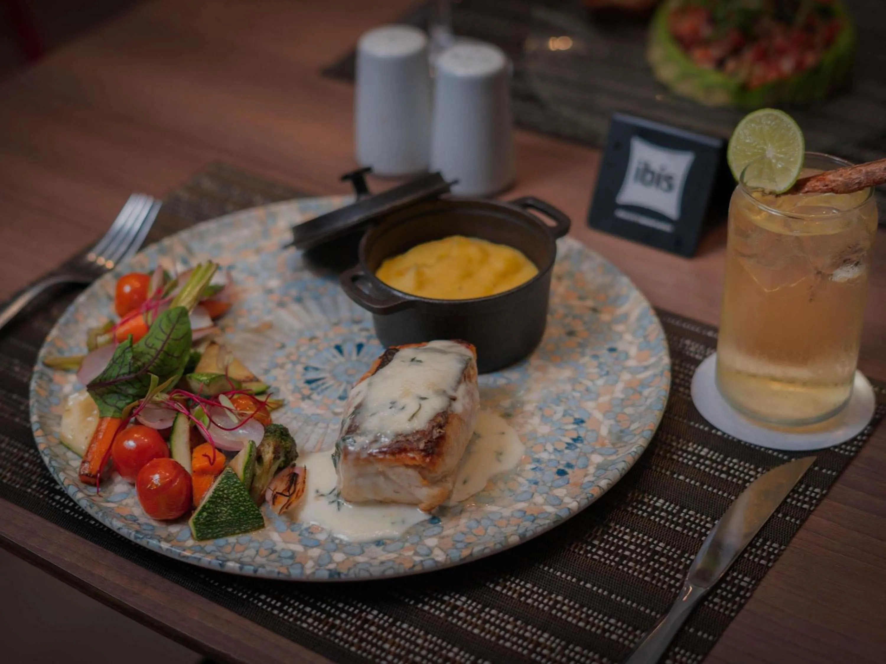 Restaurant/places to eat in ibis Lima Reducto Miraflores