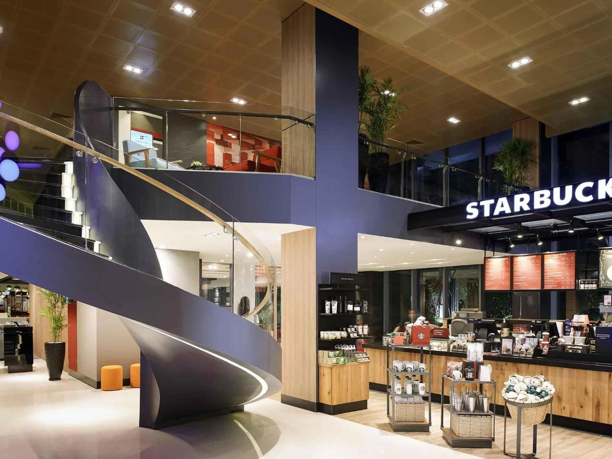 Restaurant/places to eat in Ibis Saigon Airport