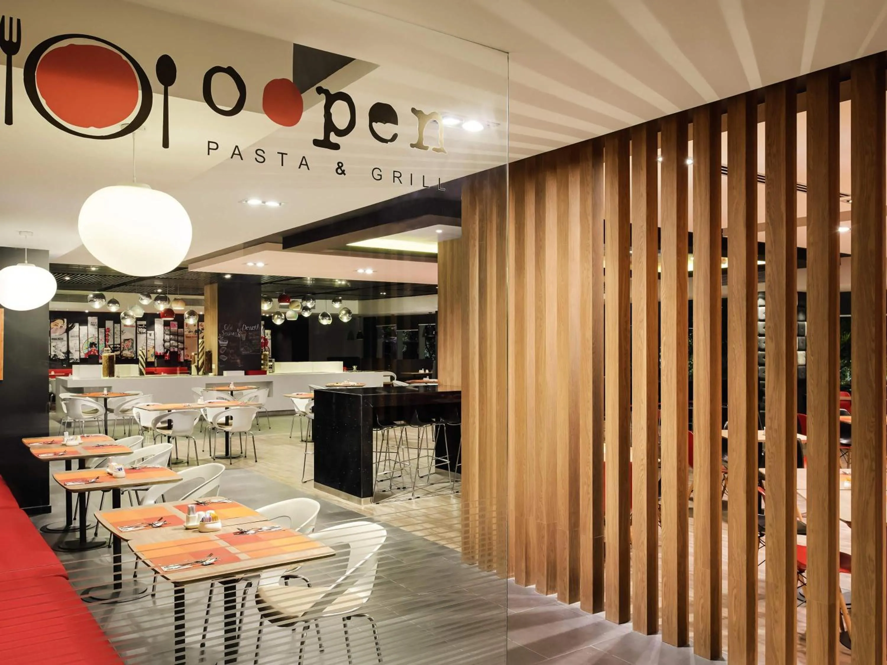 Restaurant/places to eat in Ibis Saigon Airport