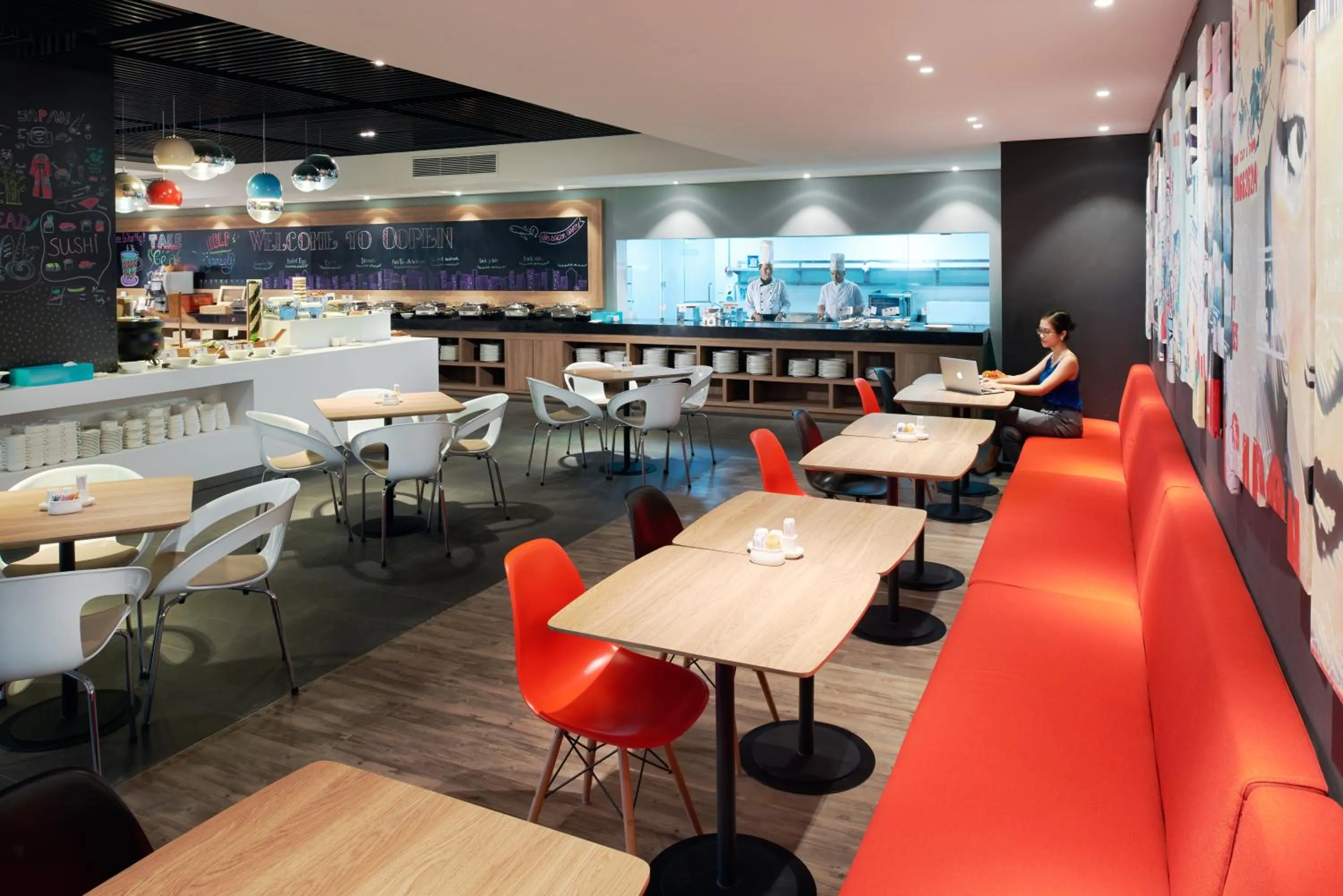 Restaurant/places to eat in Ibis Saigon Airport