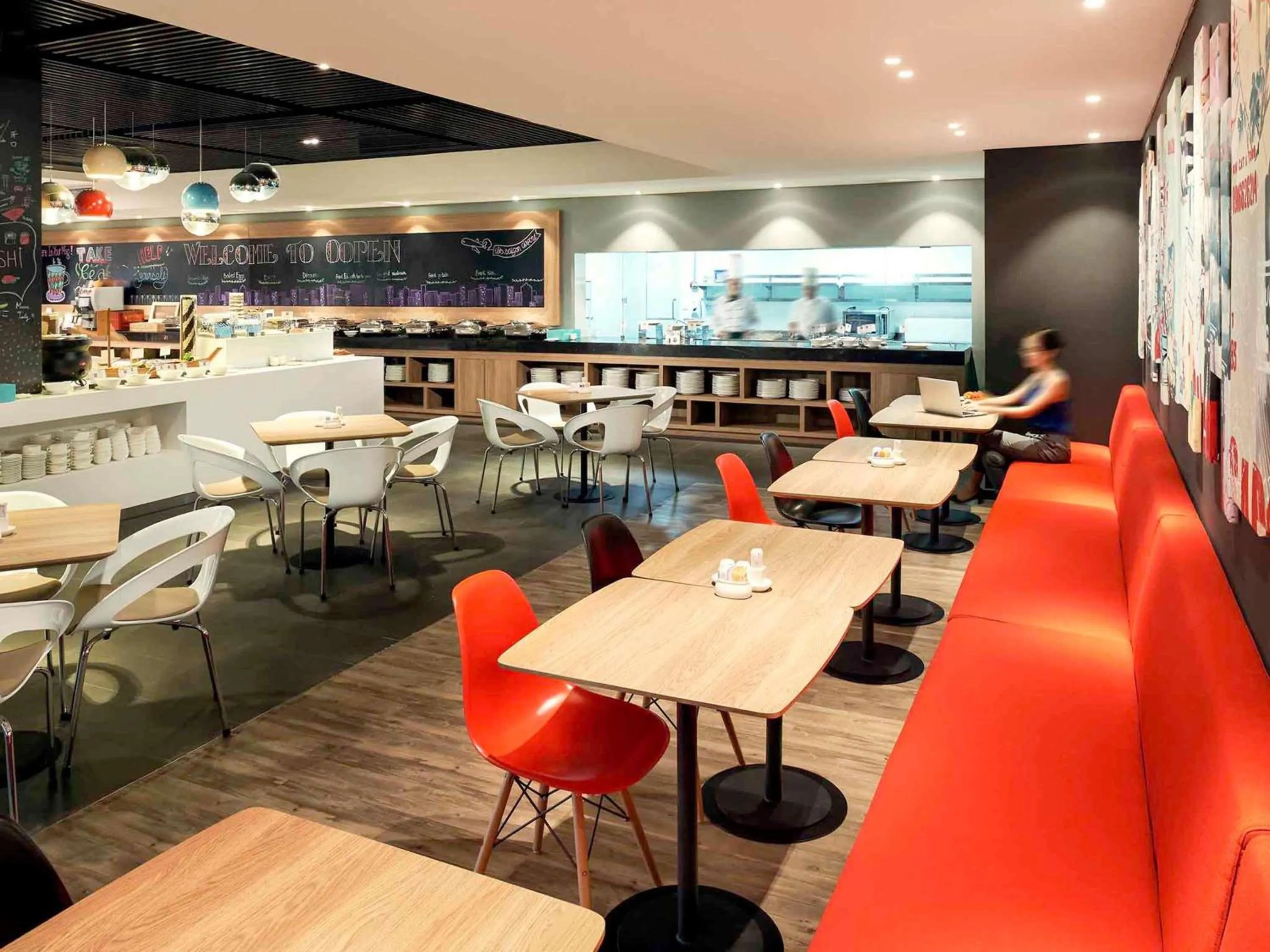 Restaurant/places to eat in Ibis Saigon Airport