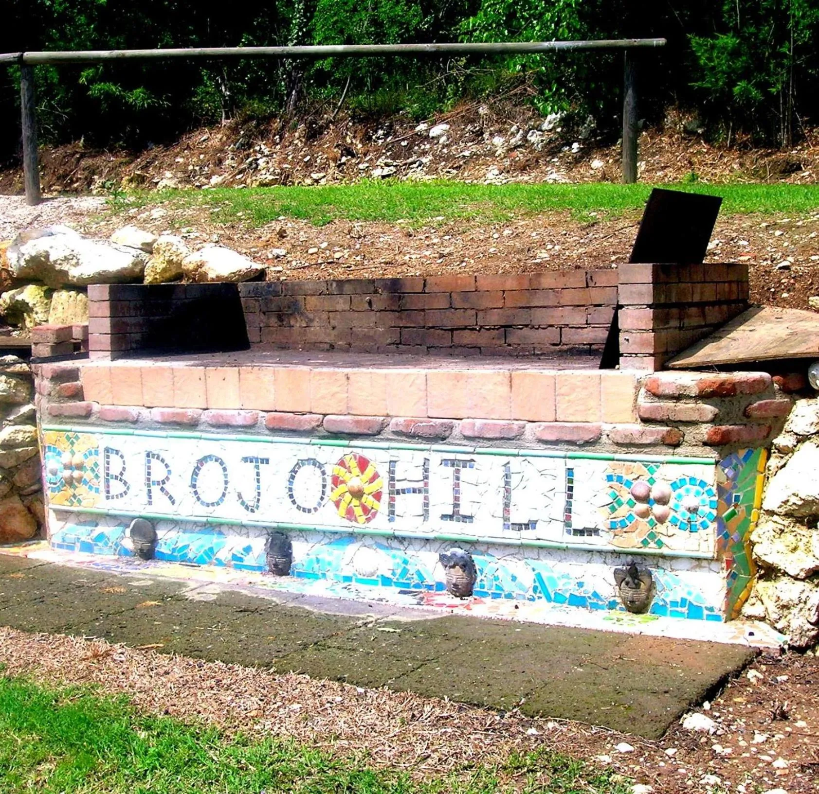 BBQ facilities in Brojo Hill