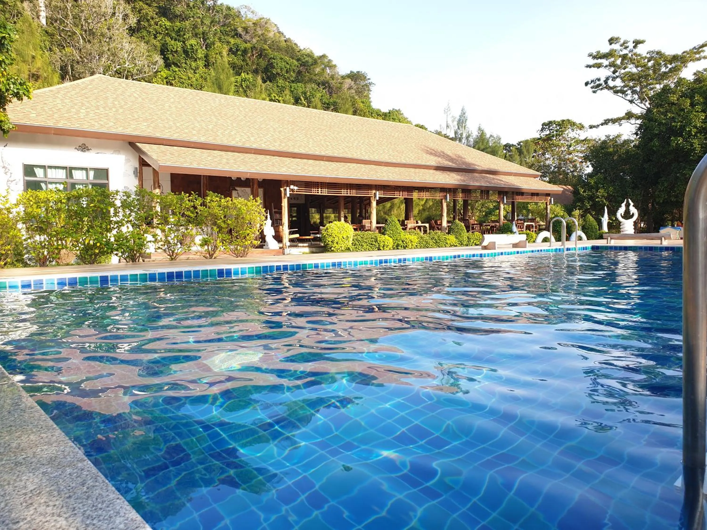 Swimming pool in Koh Ngai Paradise Beach