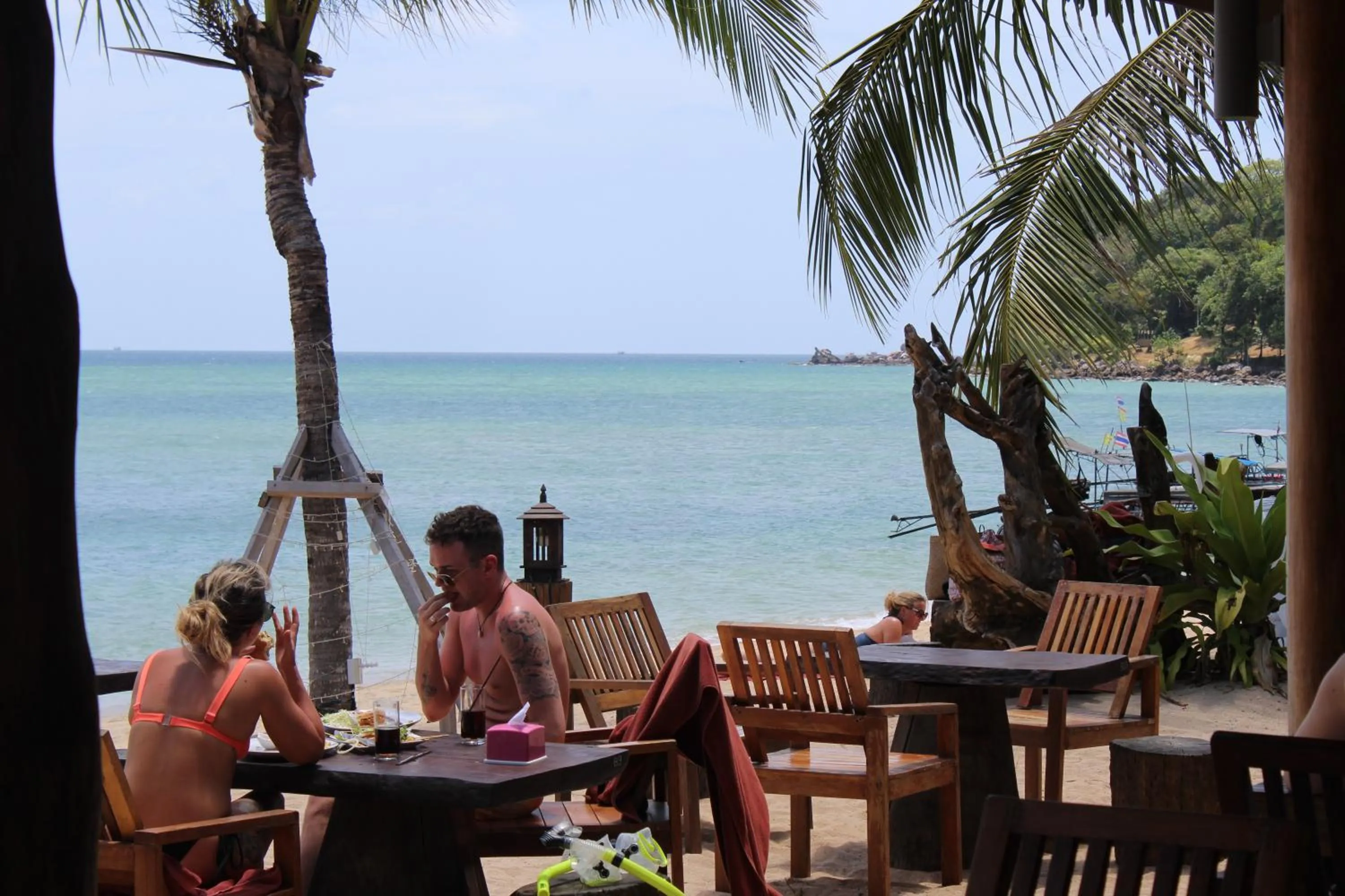 Restaurant/places to eat in Koh Ngai Paradise Beach