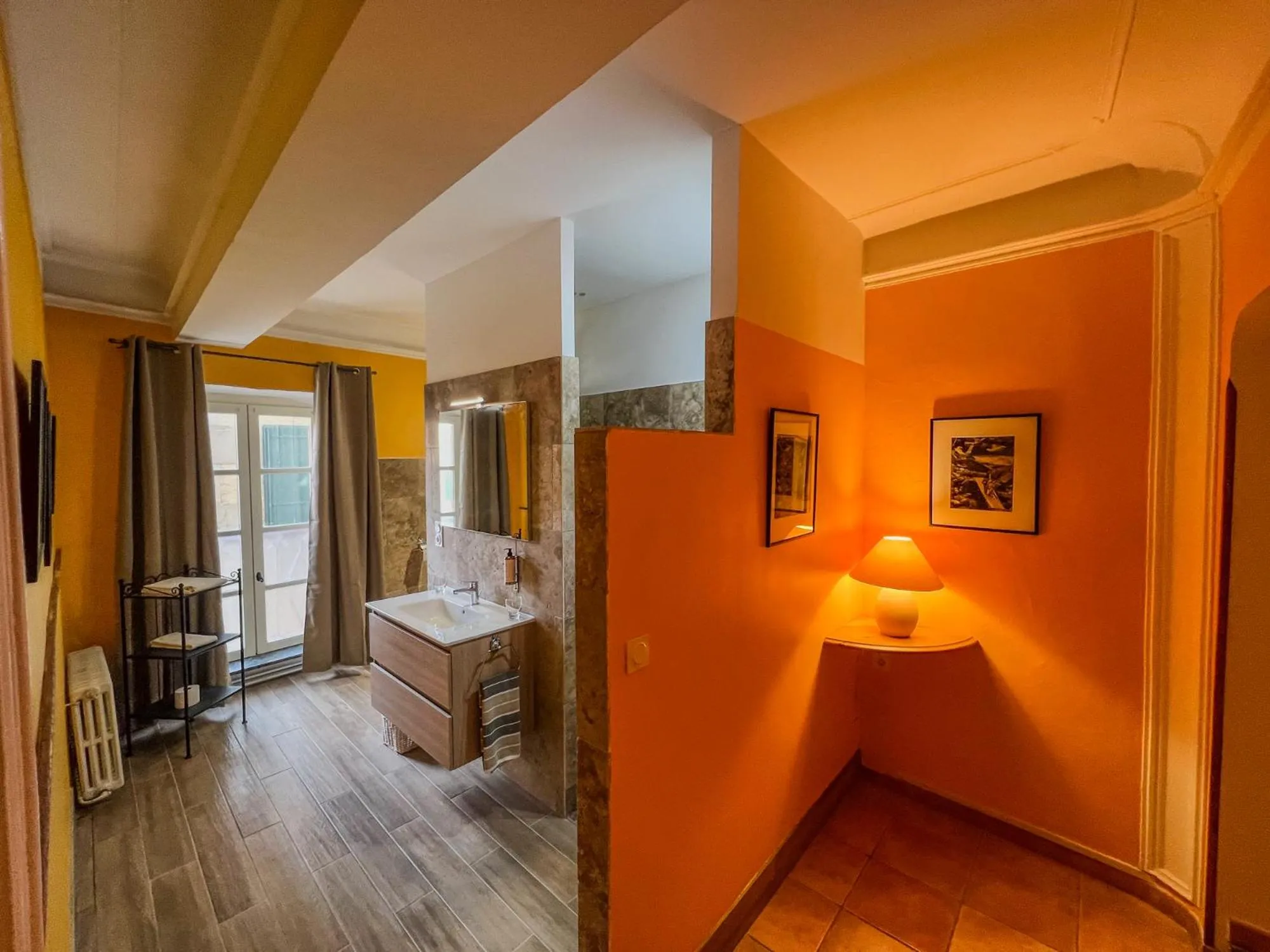 Photo of the whole room, Bed in Hôtel d'Alibert