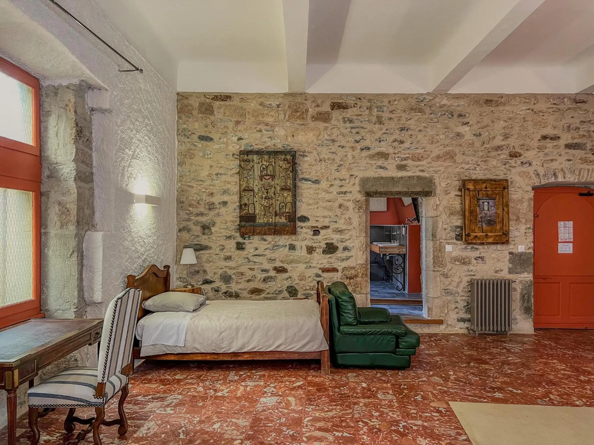 Photo of the whole room, Bed in Hôtel d'Alibert