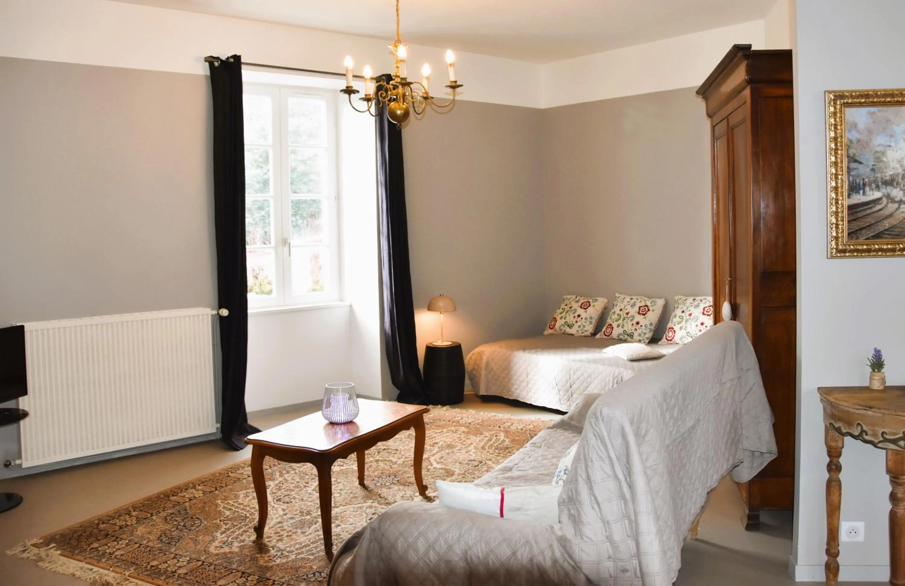 TV and multimedia, Bed in Le Logis de Céline