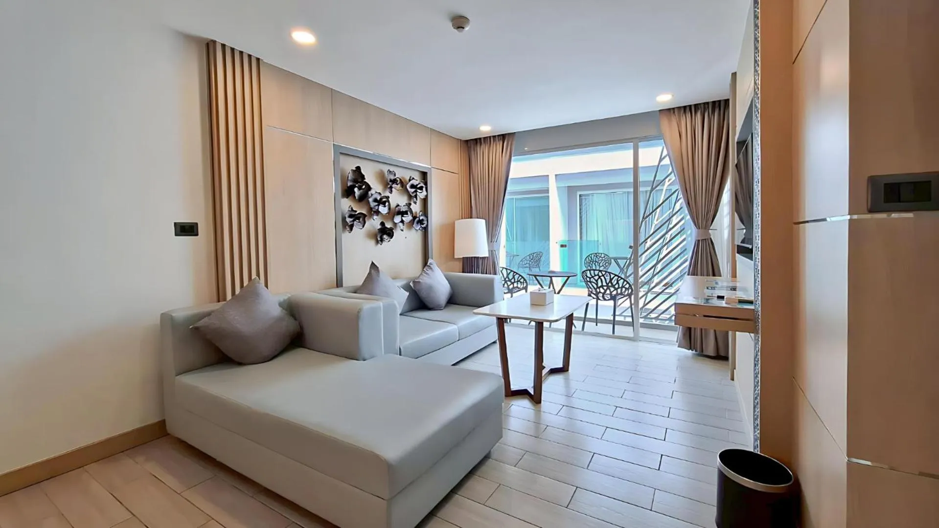 Library, Bed in Clarian Hotel Beach Patong