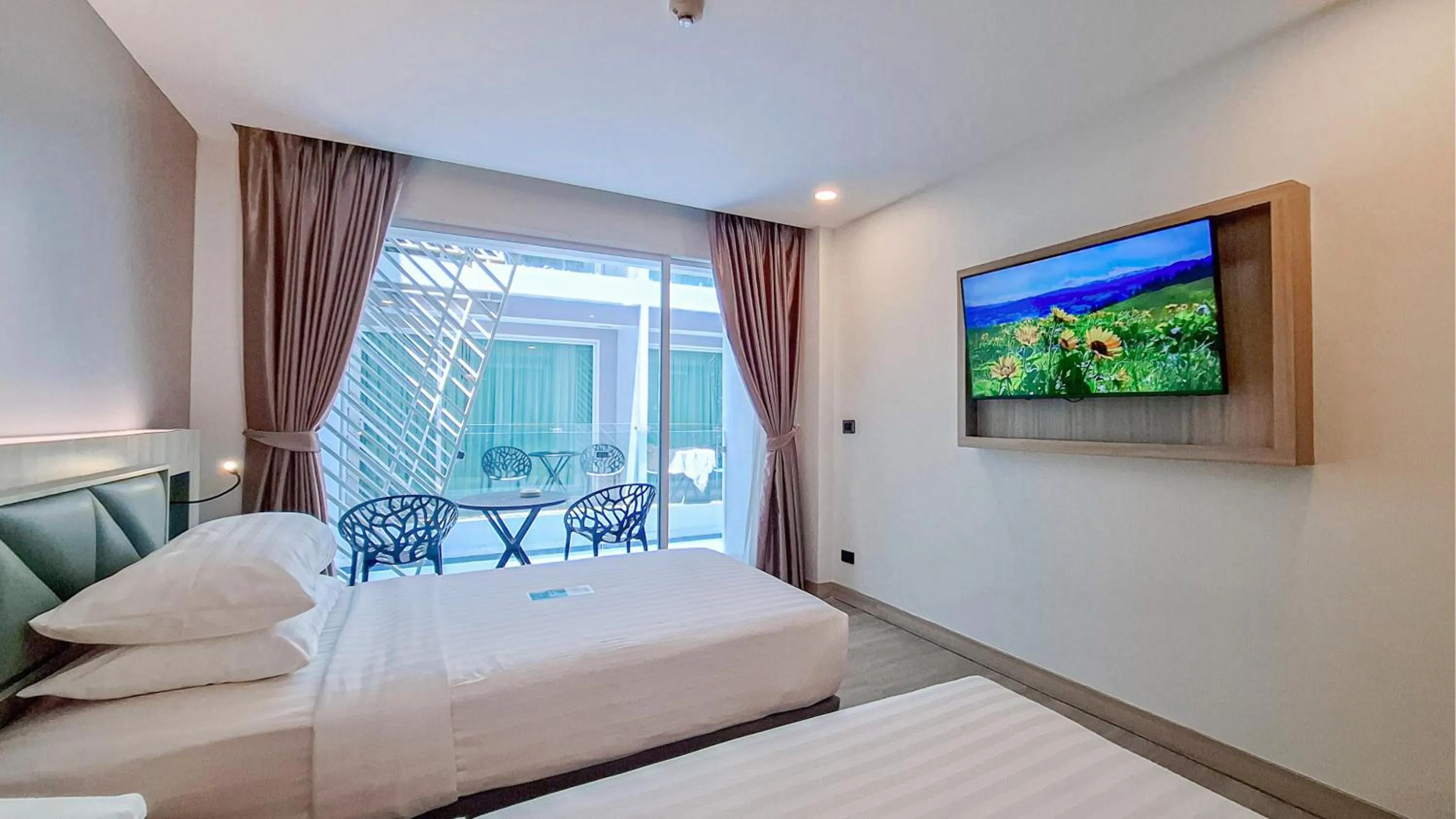 Bed in Clarian Hotel Beach Patong