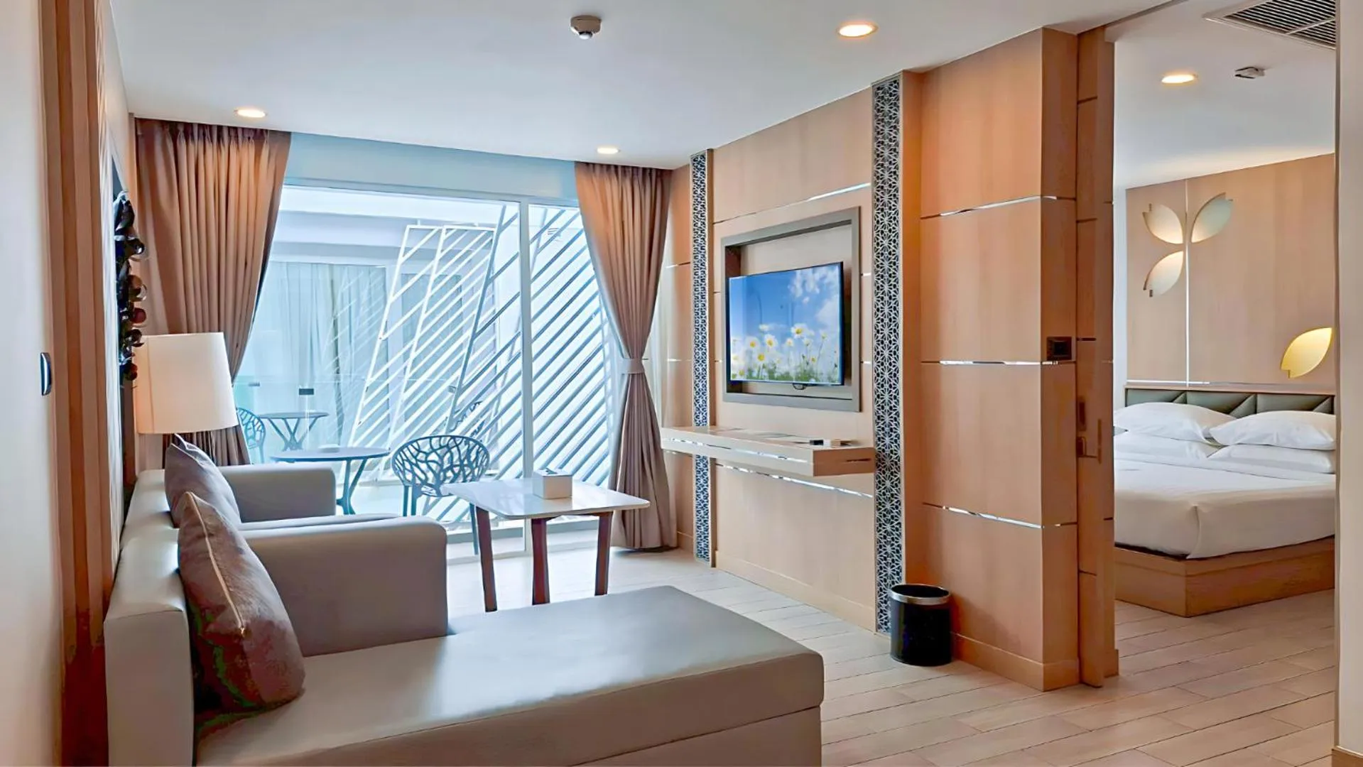 TV and multimedia, Bed in Clarian Hotel Beach Patong