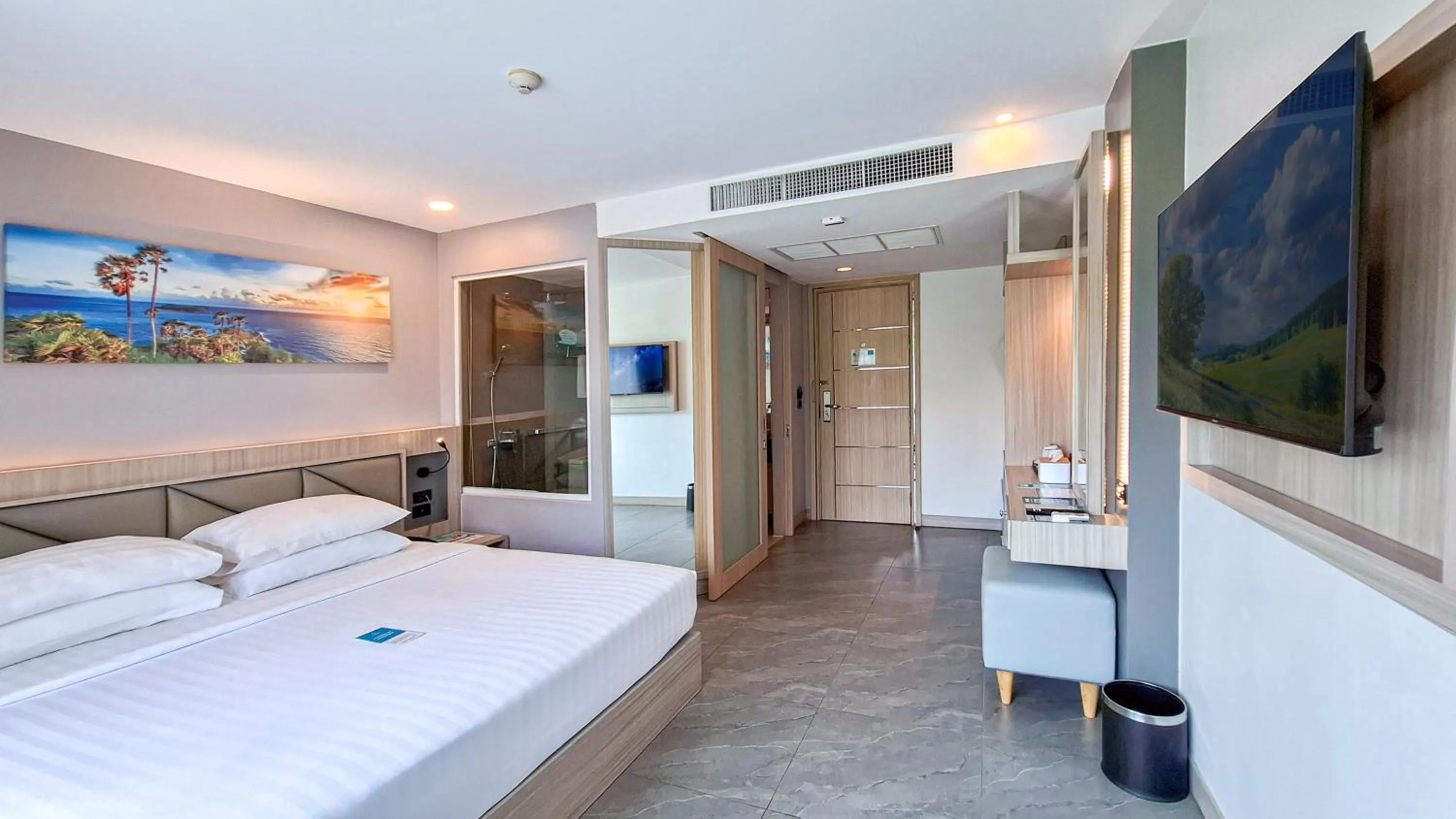 Bed in Clarian Hotel Beach Patong