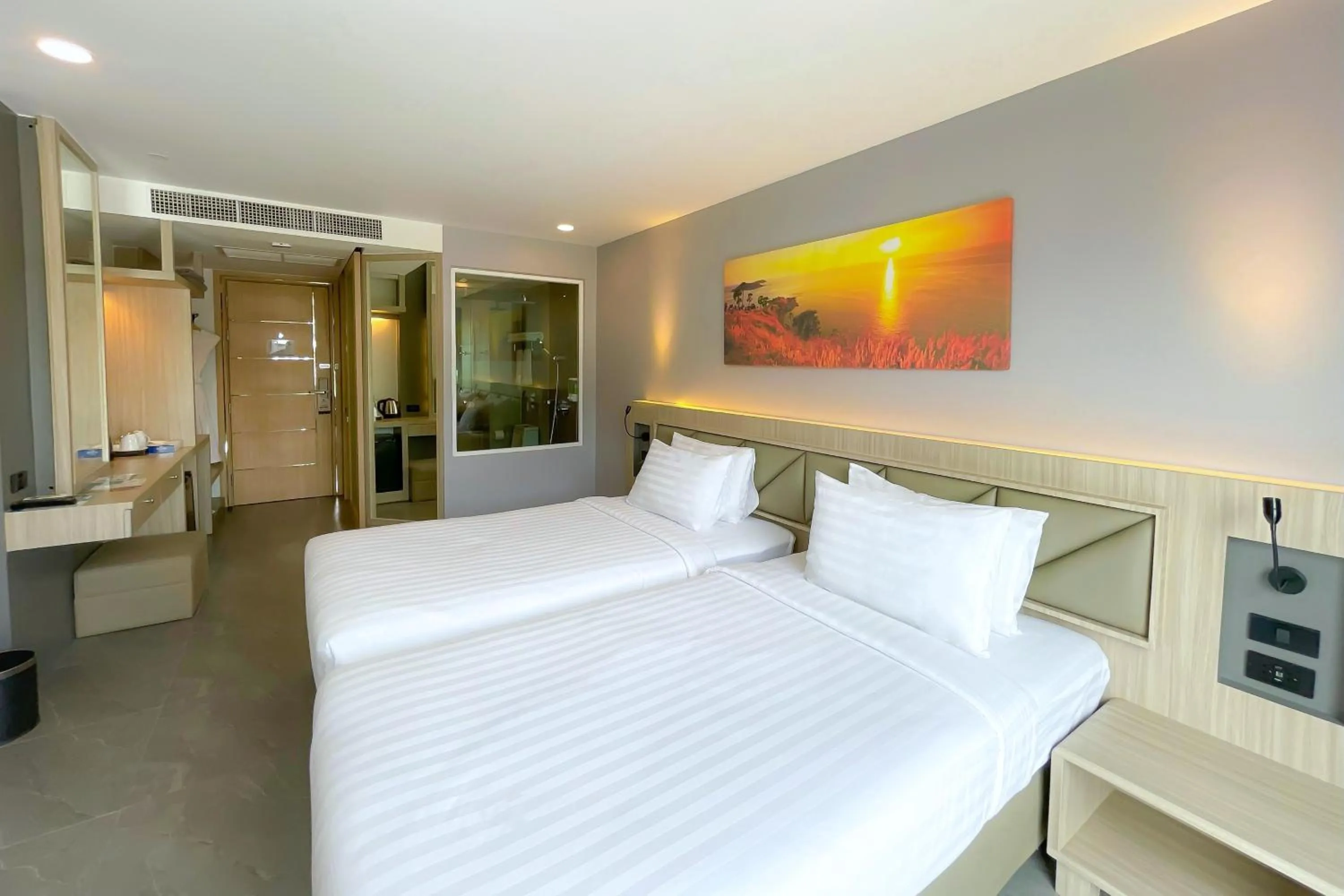 Premium Superior Twin Room in Clarian Hotel Beach Patong