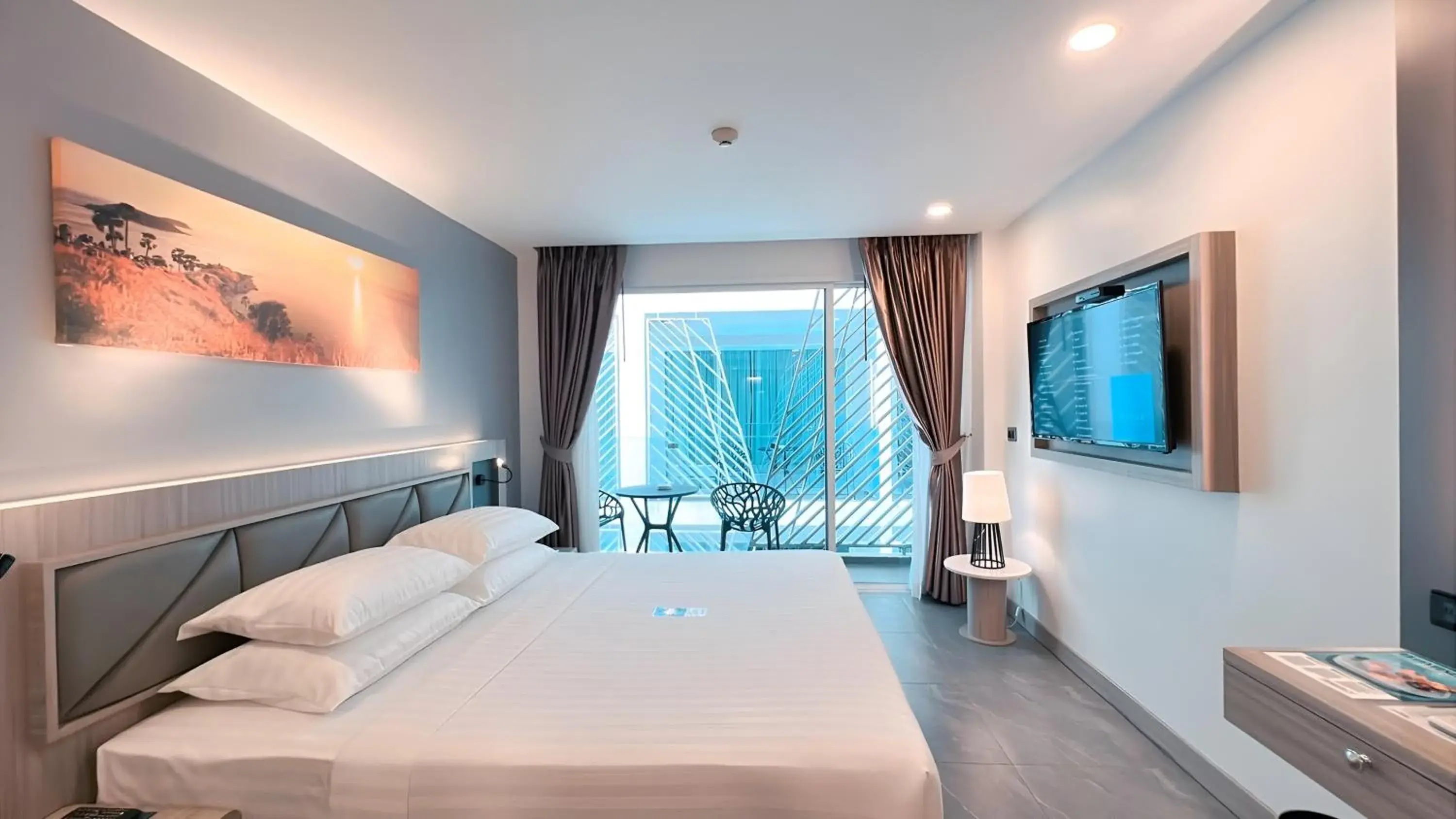 Deluxe King Room with Balcony in Clarian Hotel Beach Patong Deluxe King Room with Balcony in Clarian Hotel Beach Patong