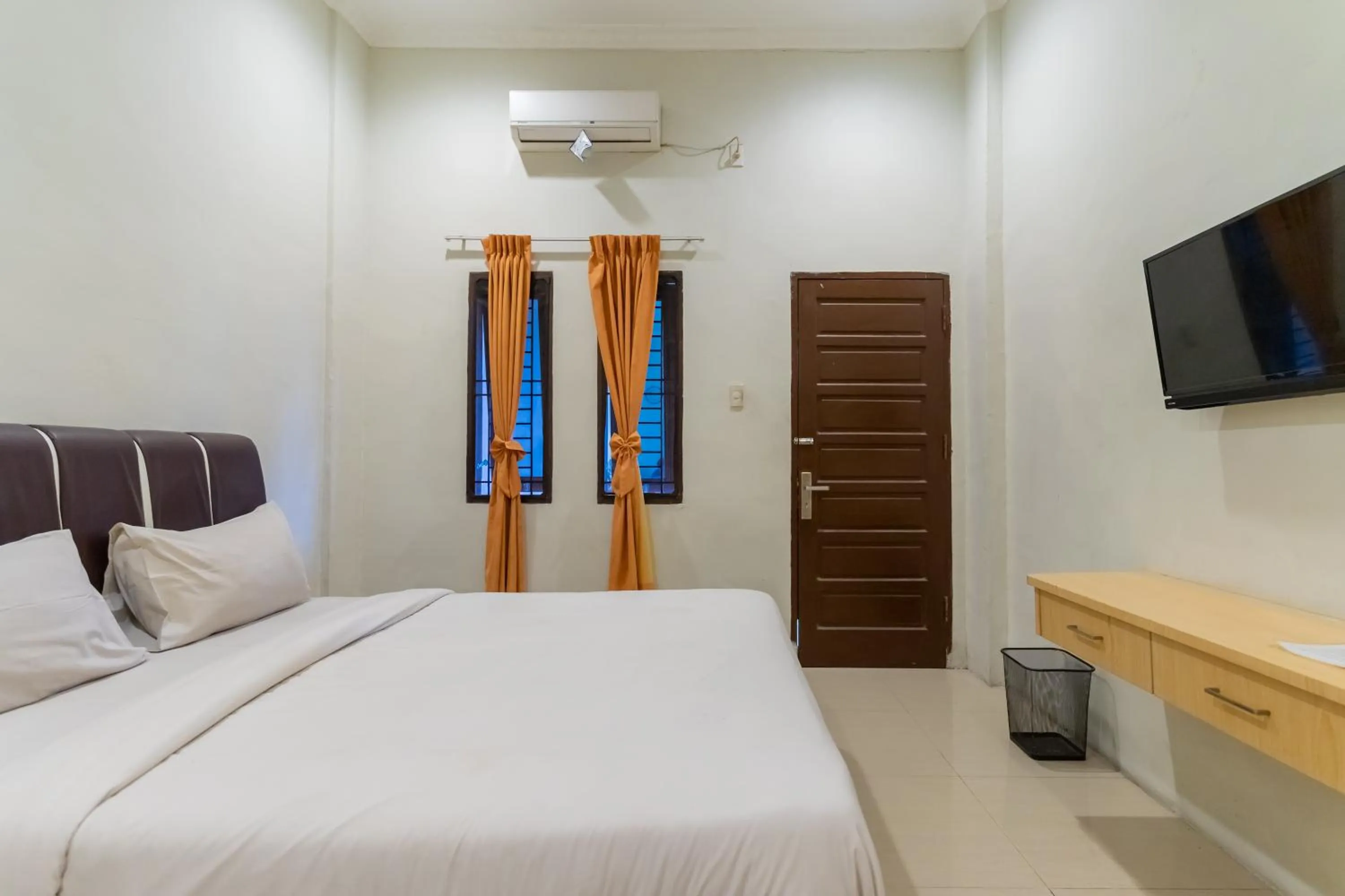 Bed in Vandolia Guest House Medan RedPartner