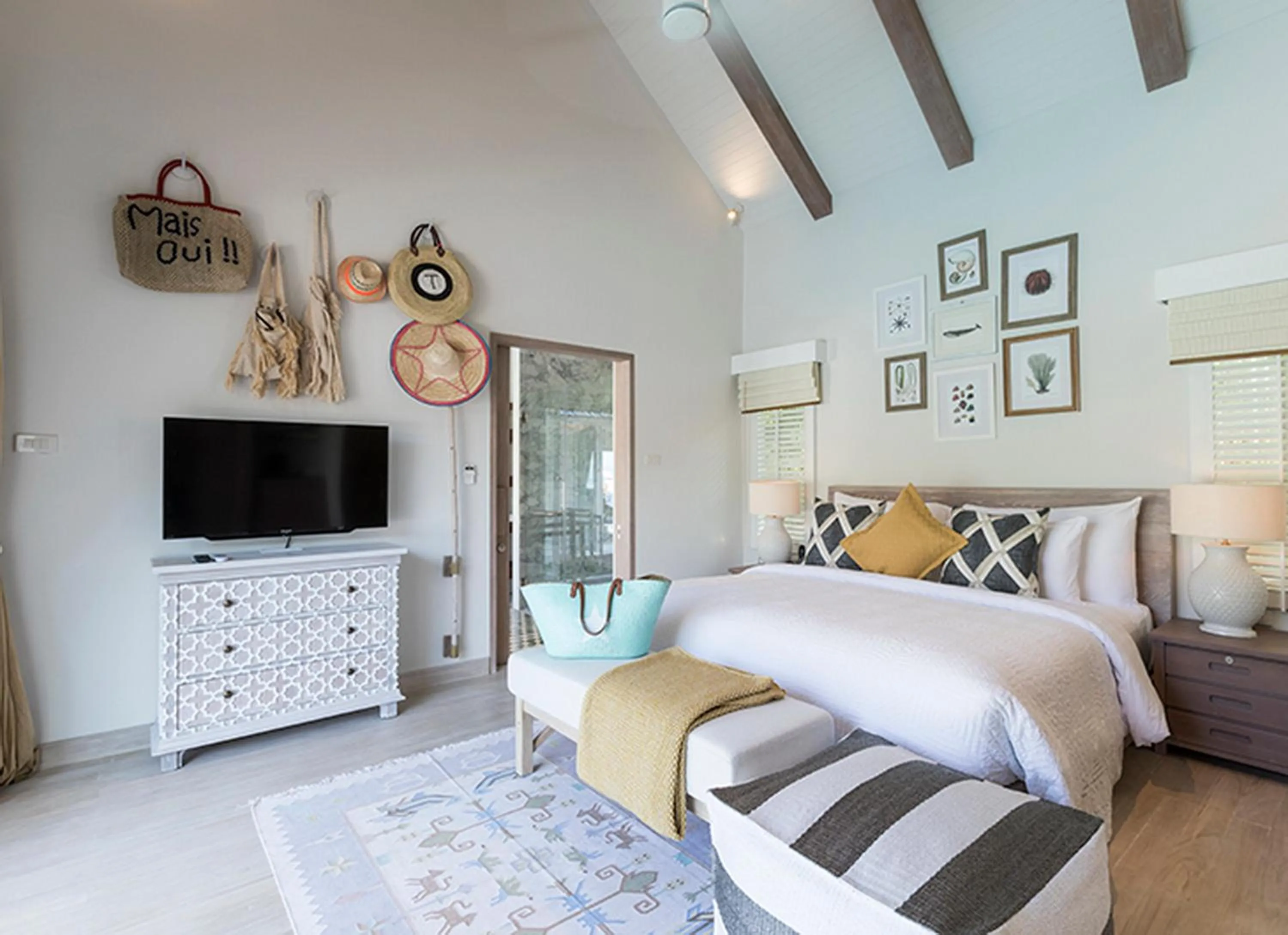 TV and multimedia, Bed in Cape Kudu Hotel, Koh Yao Noi