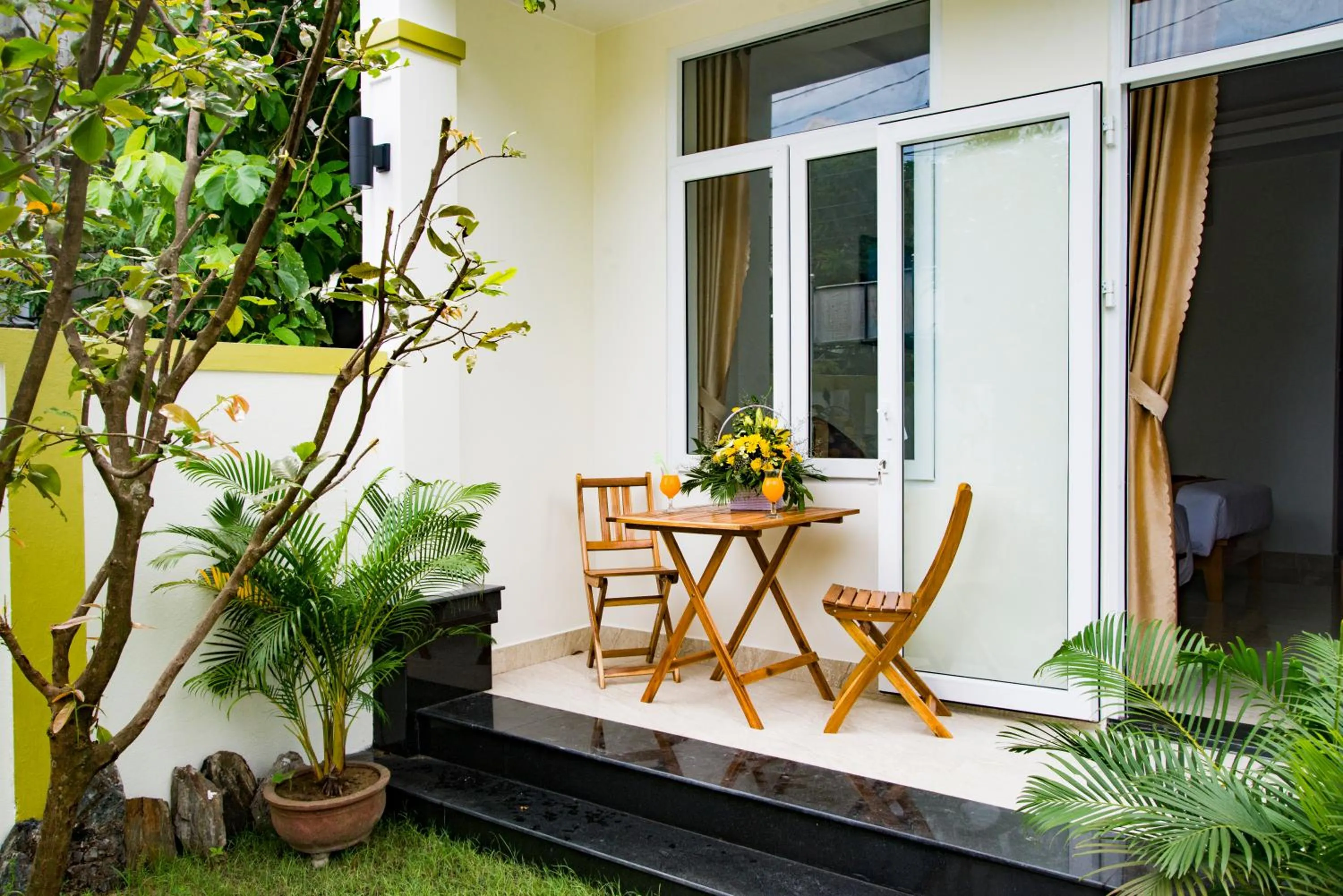 Patio in Mi Kha Homestay