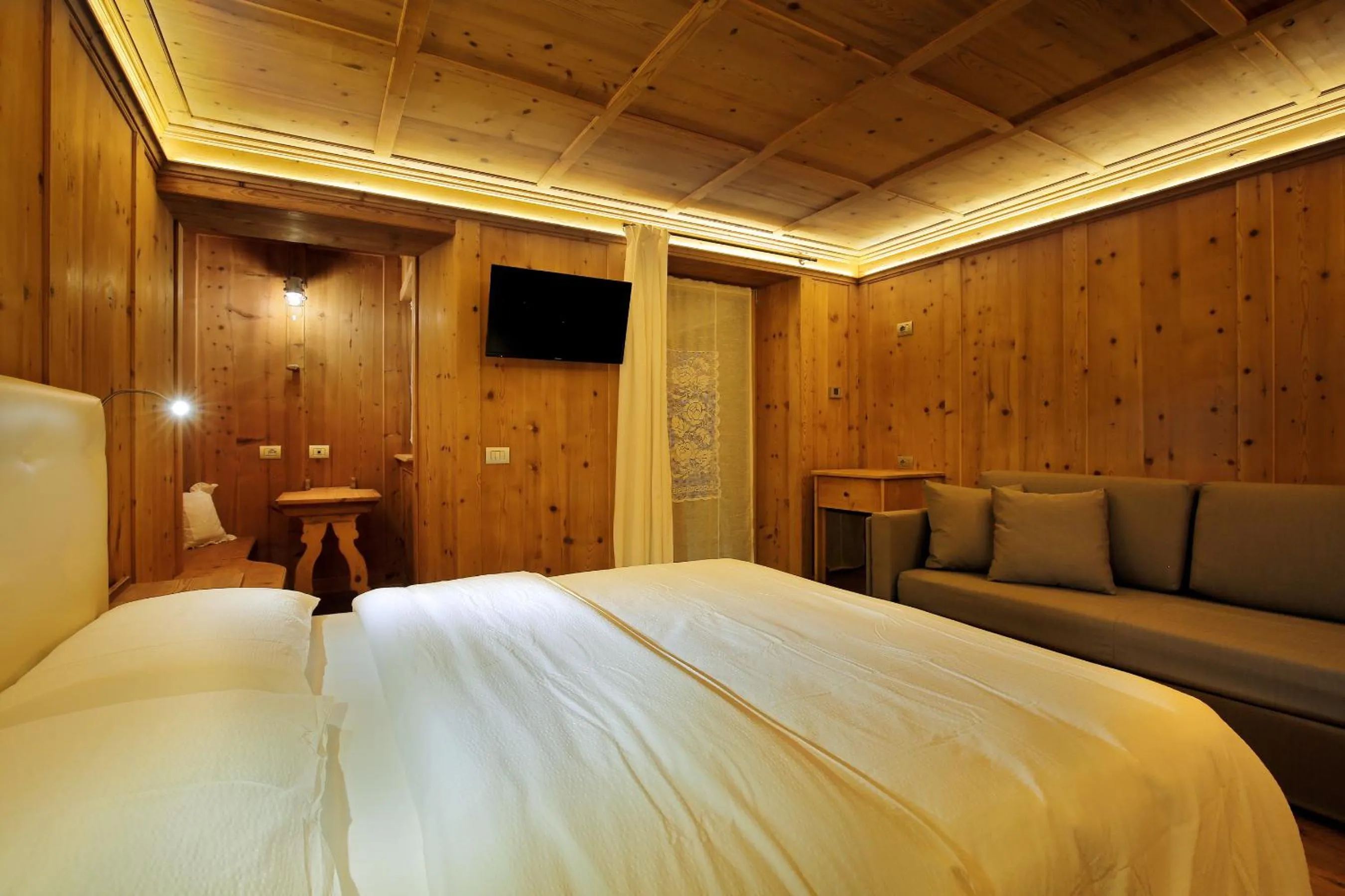 Photo of the whole room, Bed in Albergo Garnì Antico Mas del Medico