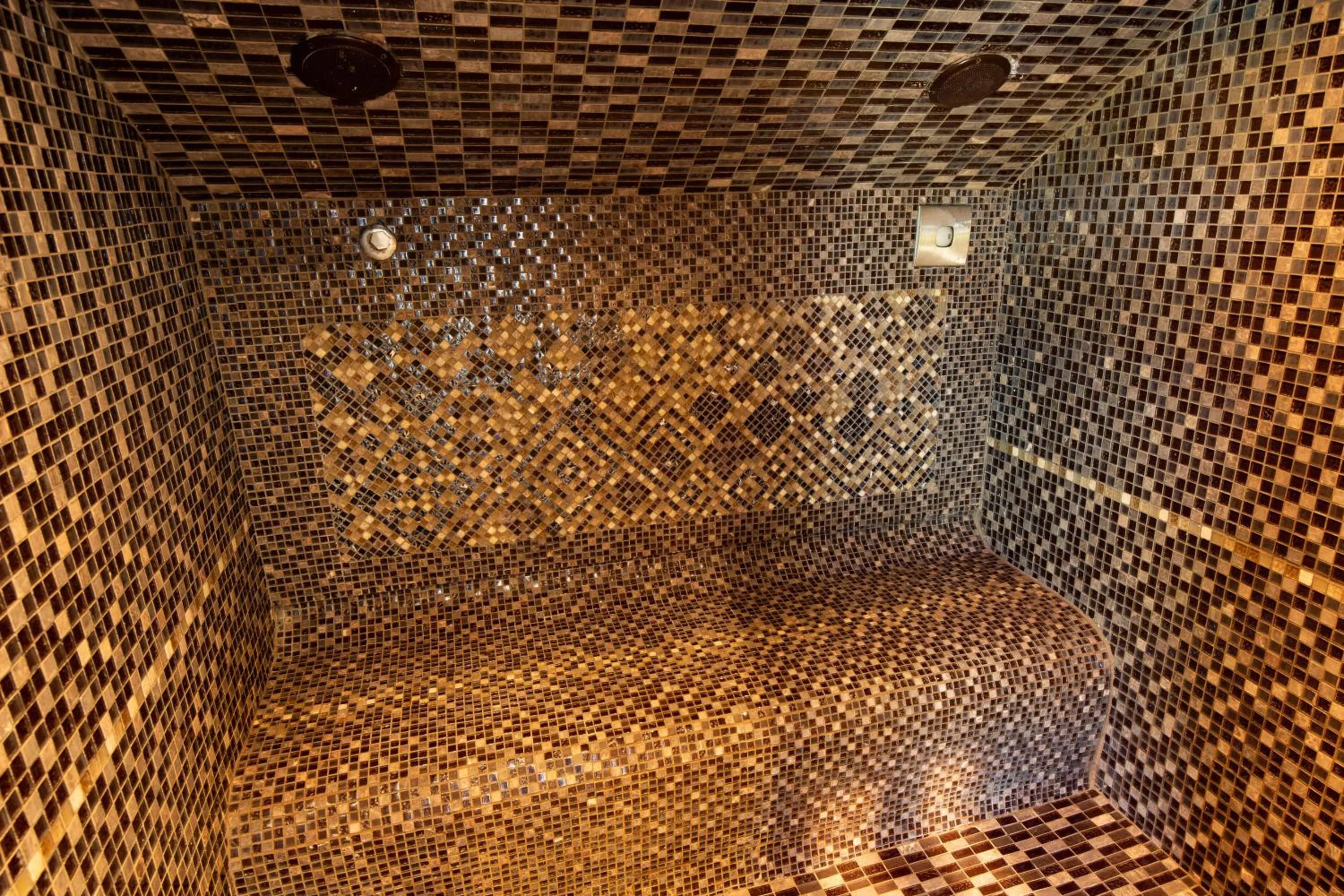 Steam room in Presbytère de Pancé