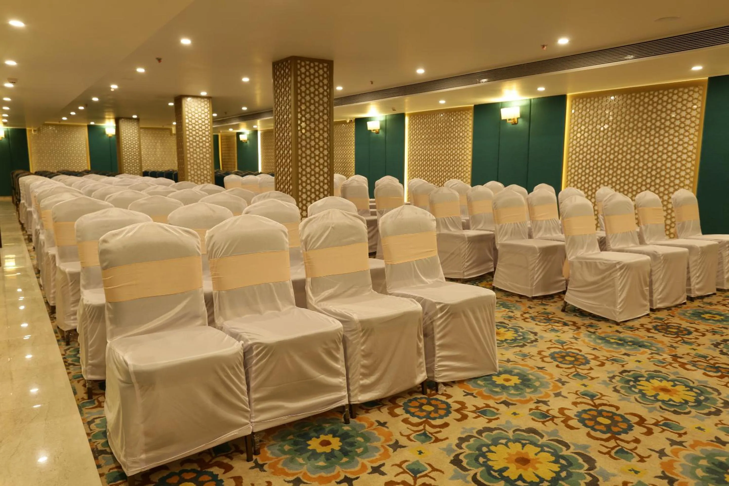Banquet/Function facilities in Comfort Inn Sapphire By Eastylnn Hotels