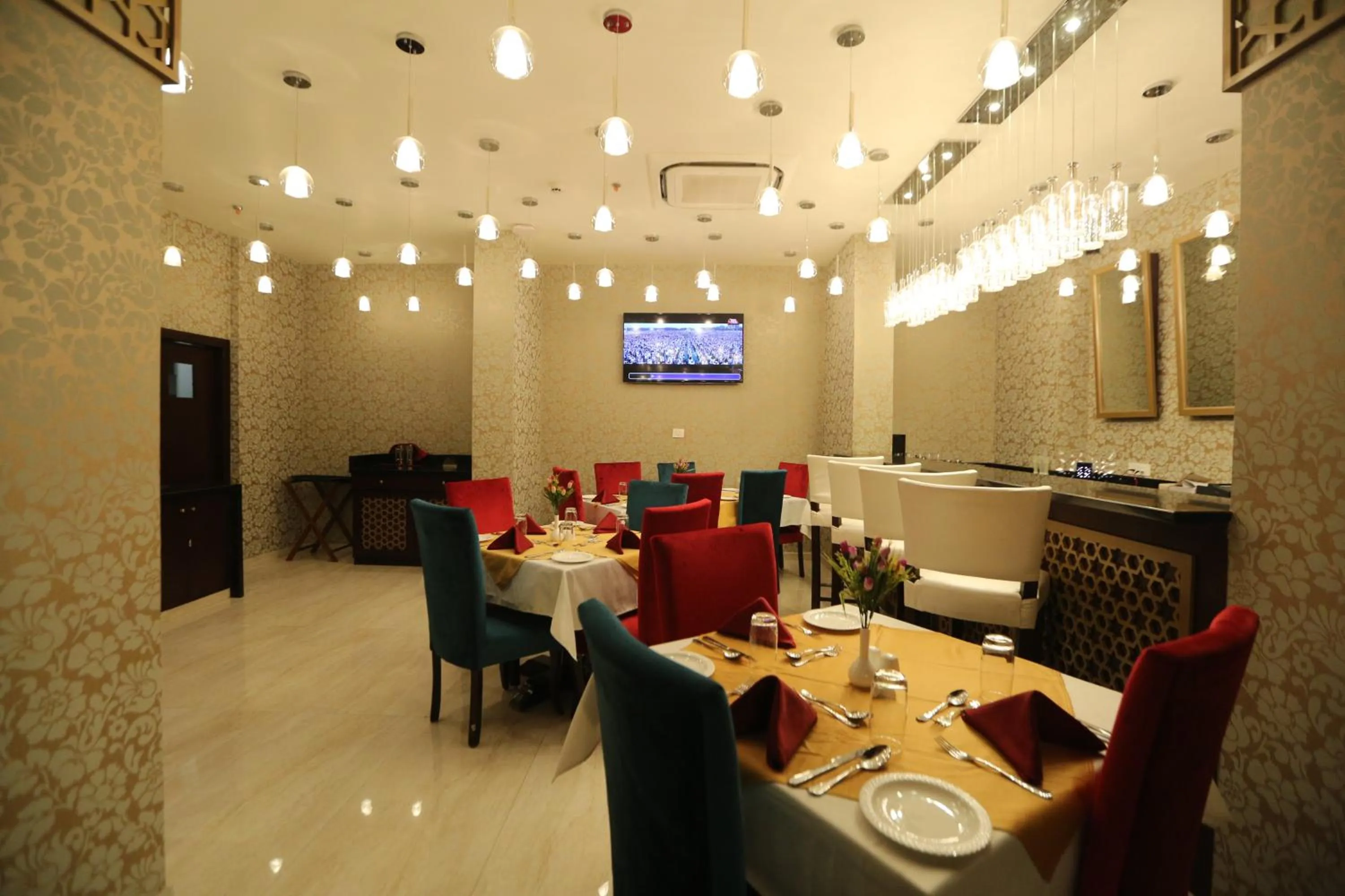 Restaurant/places to eat in Comfort Inn Sapphire By Eastylnn Hotels