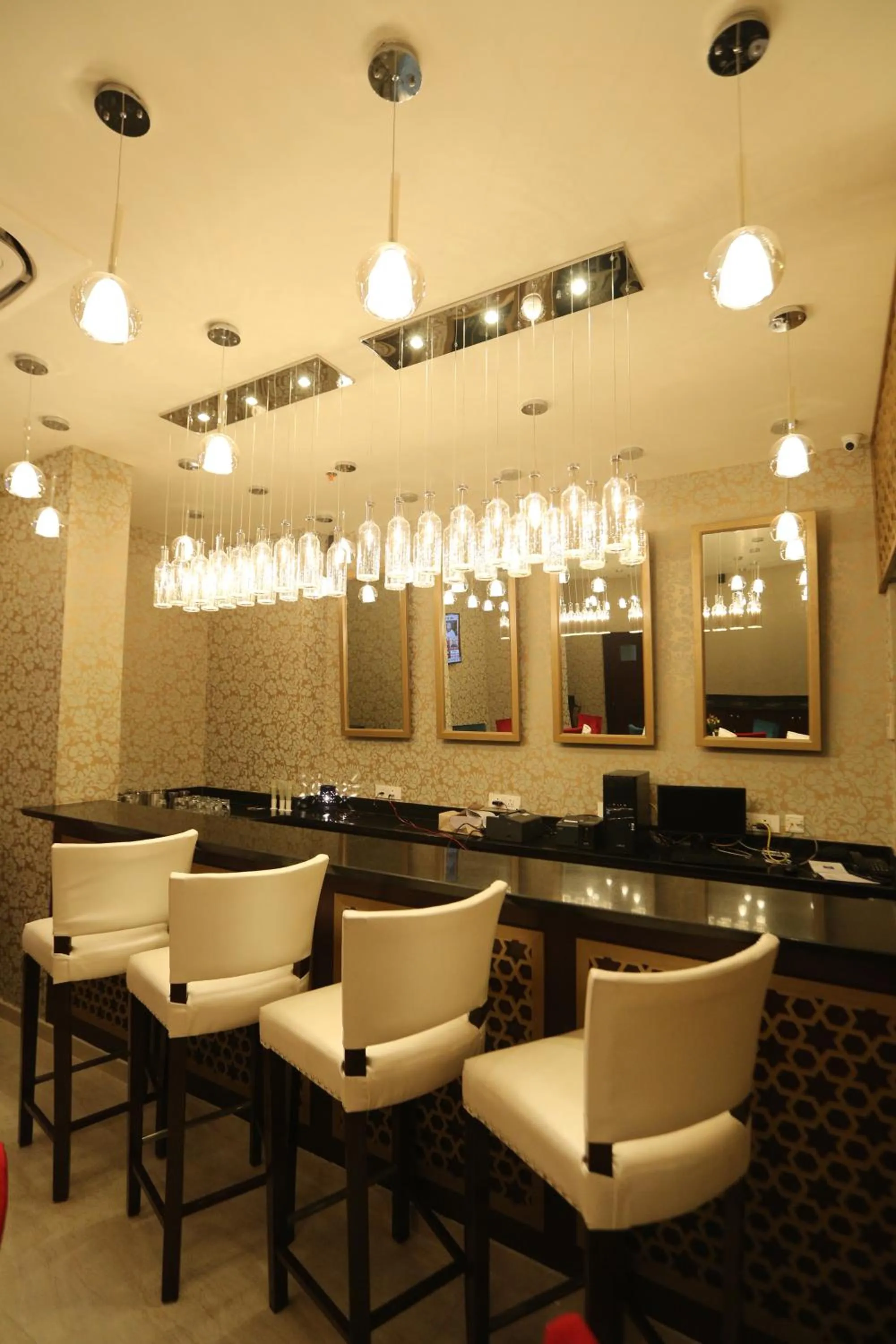 Restaurant/places to eat in Comfort Inn Sapphire By Eastylnn Hotels