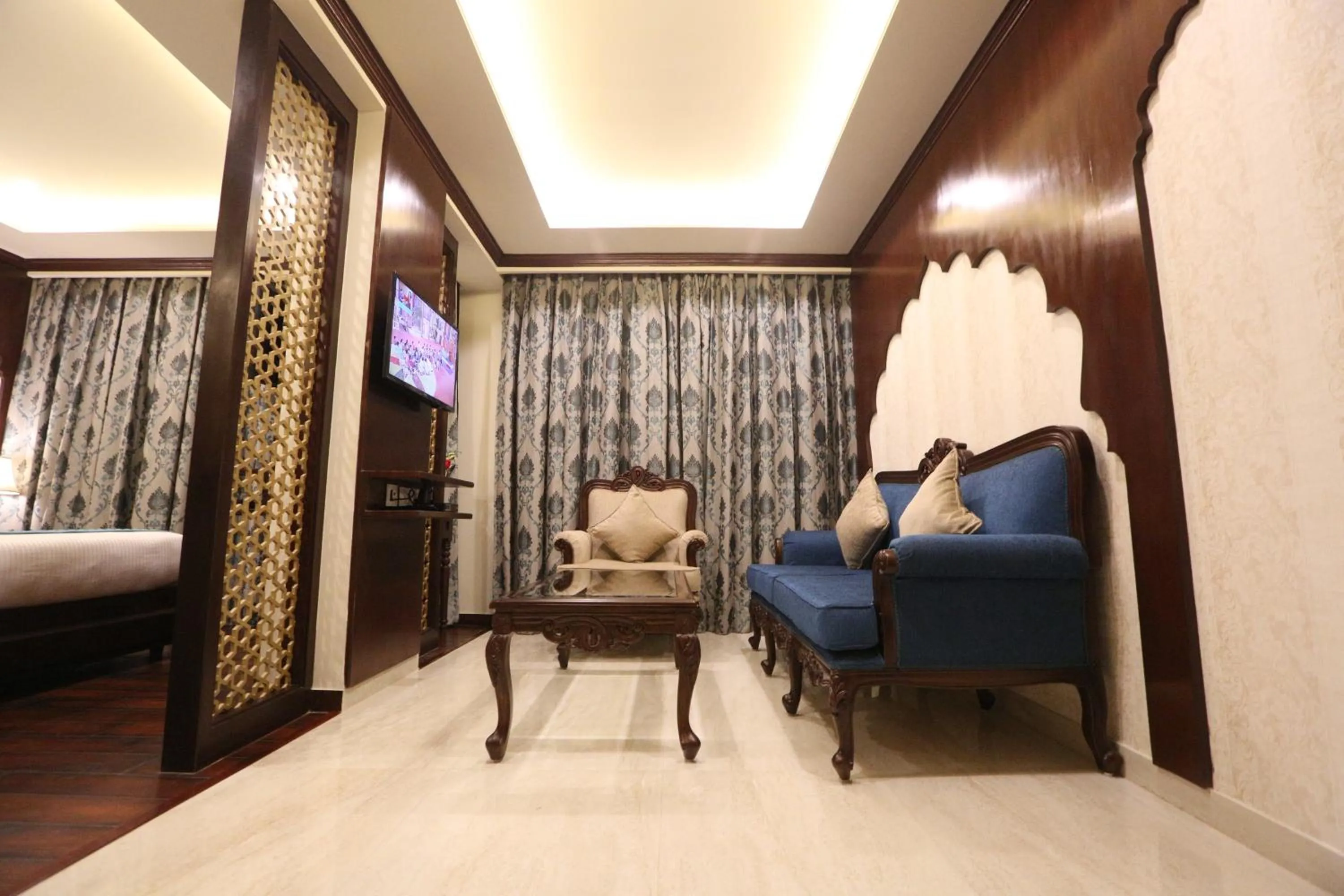 Living room, Bed in Comfort Inn Sapphire By Eastylnn Hotels