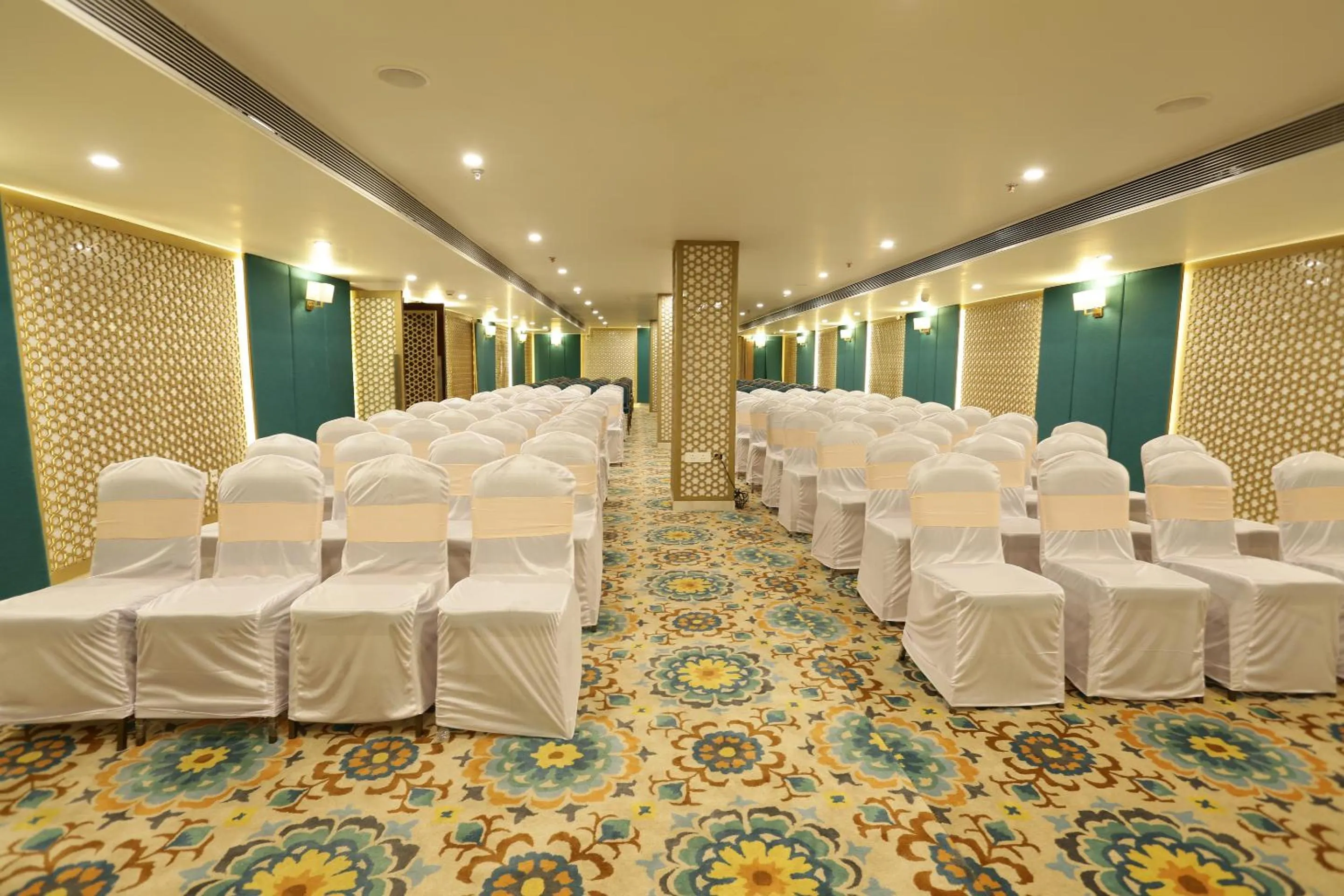 Banquet/Function facilities in Comfort Inn Sapphire By Eastylnn Hotels