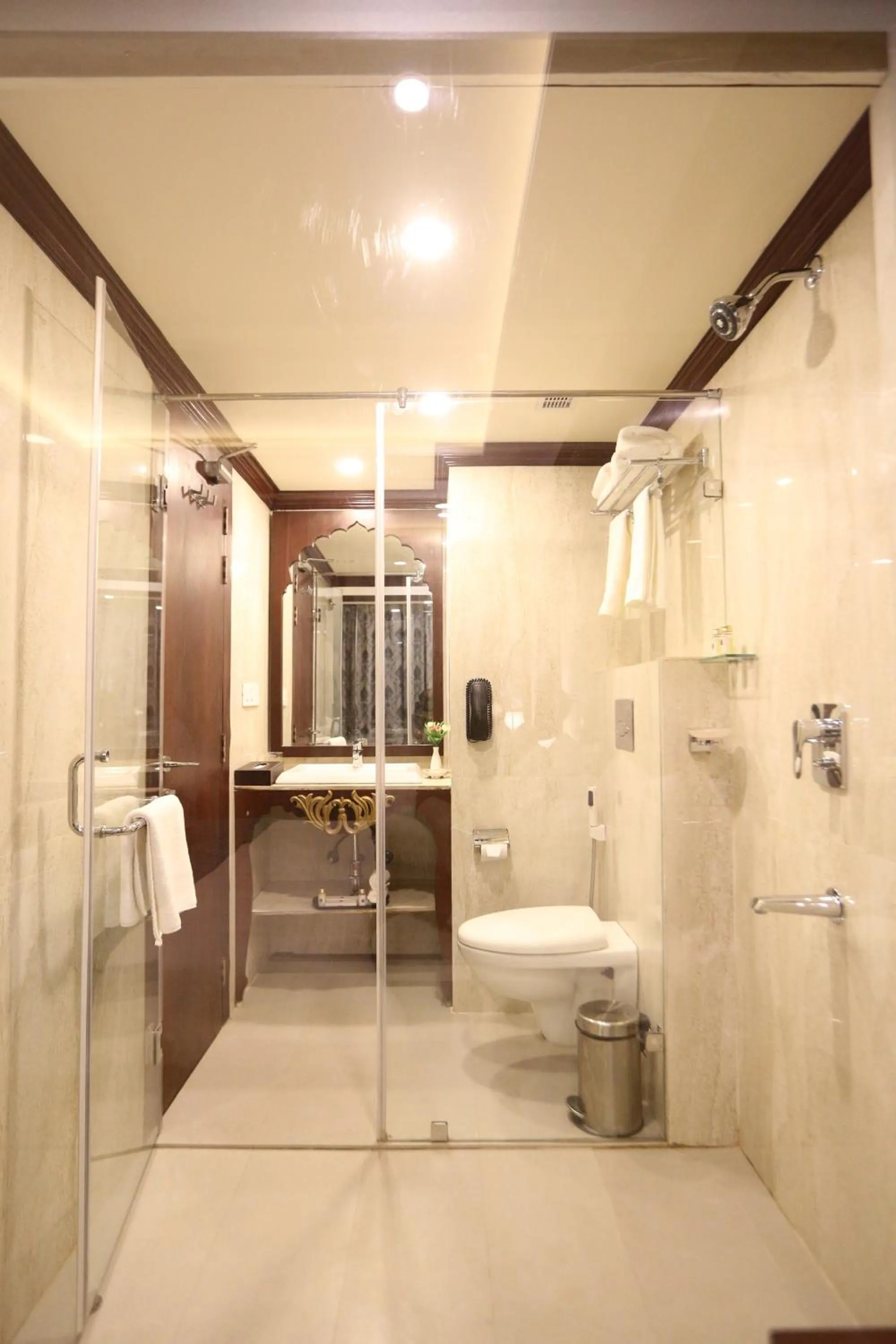 Bathroom in Comfort Inn Sapphire By Eastylnn Hotels